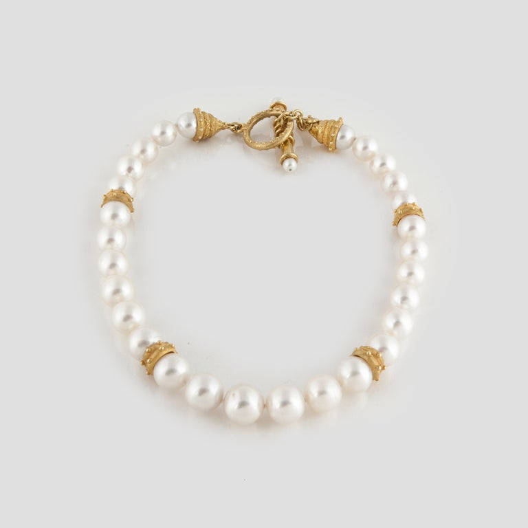 18 Karat Pearl Necklace with Toggle Closure For Sale at 1stdibs
