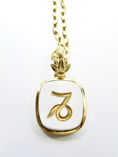 18k pendant. Capricorn carved gold intaglio in Cocholite.