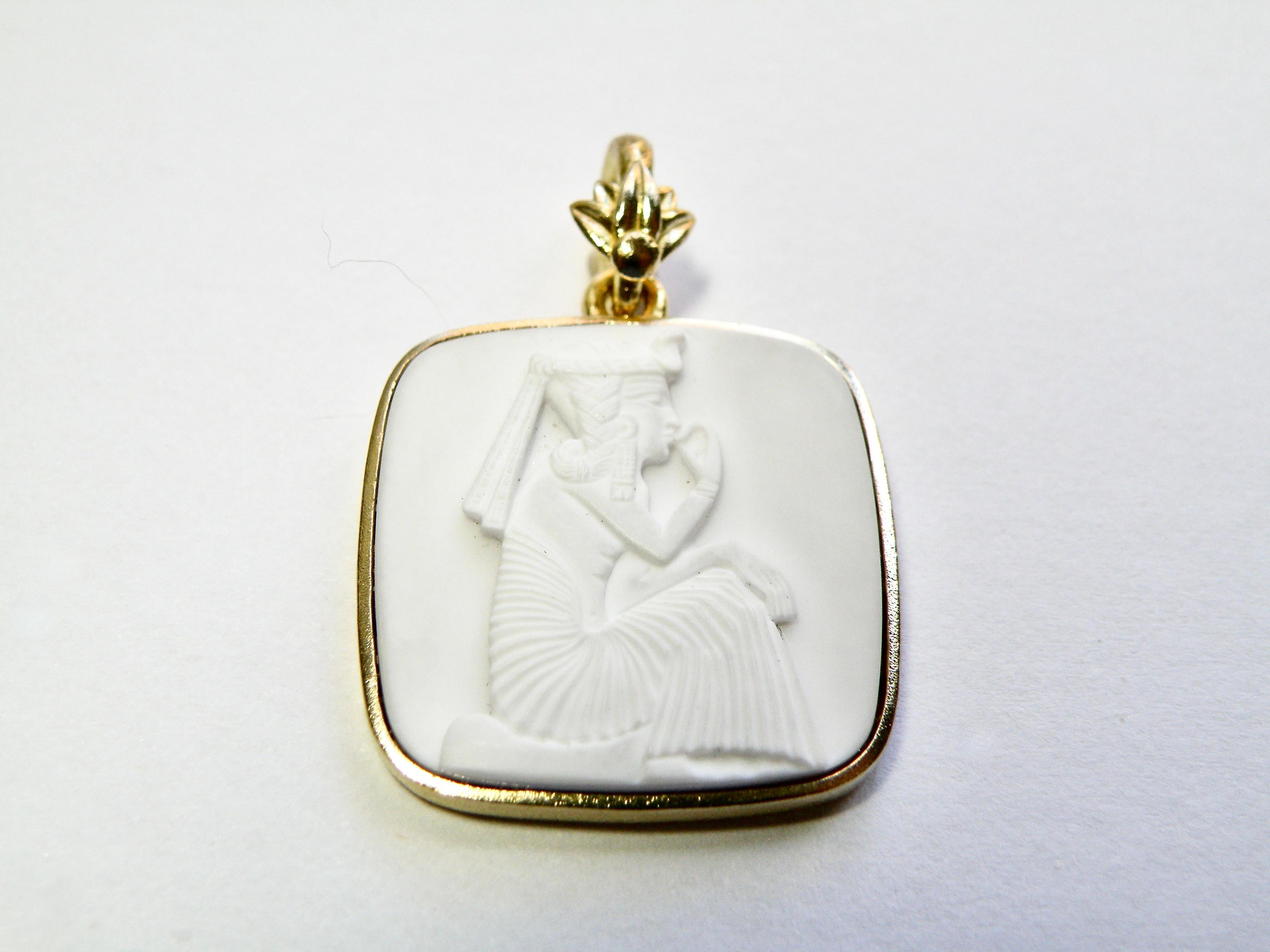 da uomo o donna Ciondolo 18k, figura egizia scolpita in CocoLite