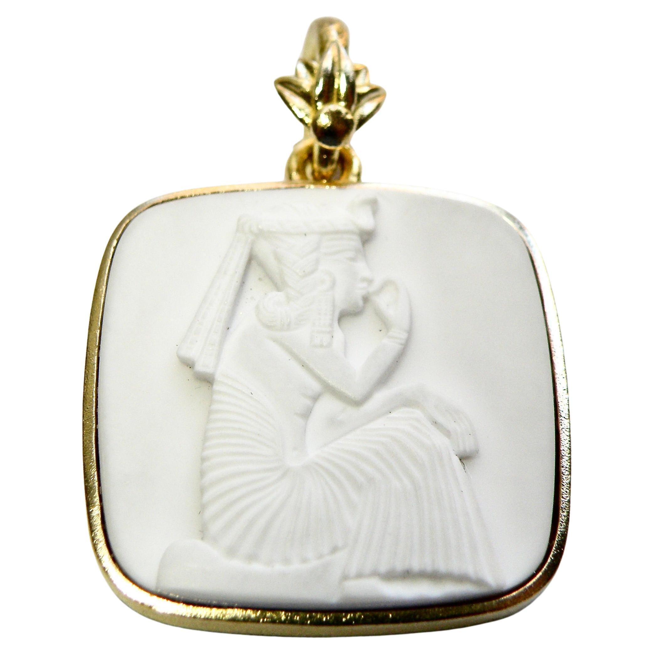 Ciondolo 18k, figura egizia scolpita in CocoLite