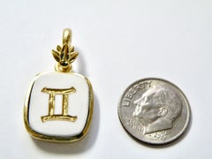 18k pendant, Intaglio astrological sign Gemini, carved Cocholite. Gold lotus bai