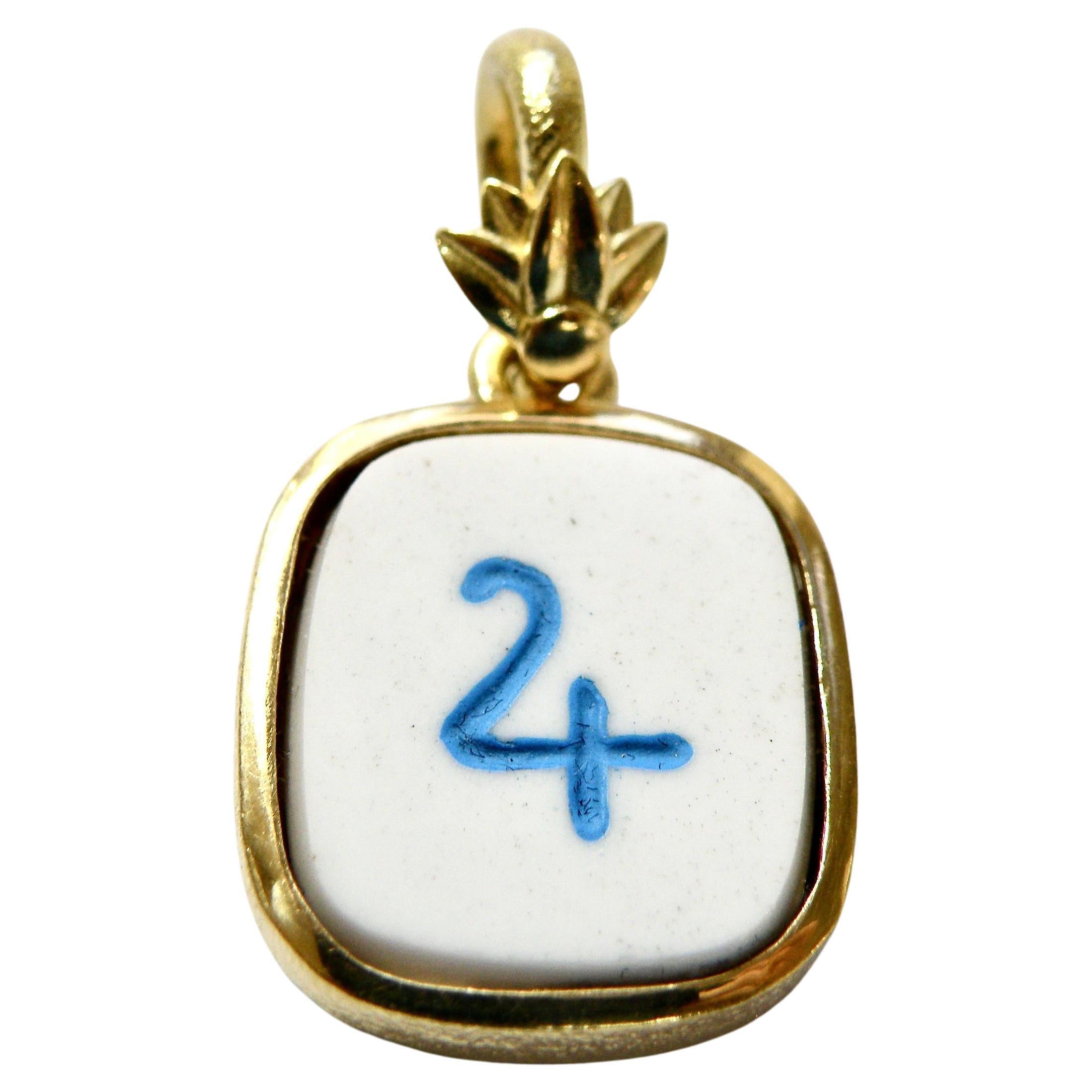 Pendentif 18k. Taille-douce bleu Jupiter en cocholite en vente