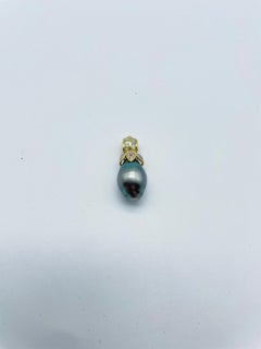 18K Pendant with Black Tahiti Pearl and Baguette Diamonds