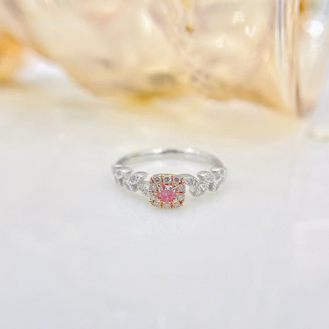 Leaf Shaped 18K Gold Pink Cushion Cut Diamond Halo Ring In New Condition For Sale In Kowloon, HK