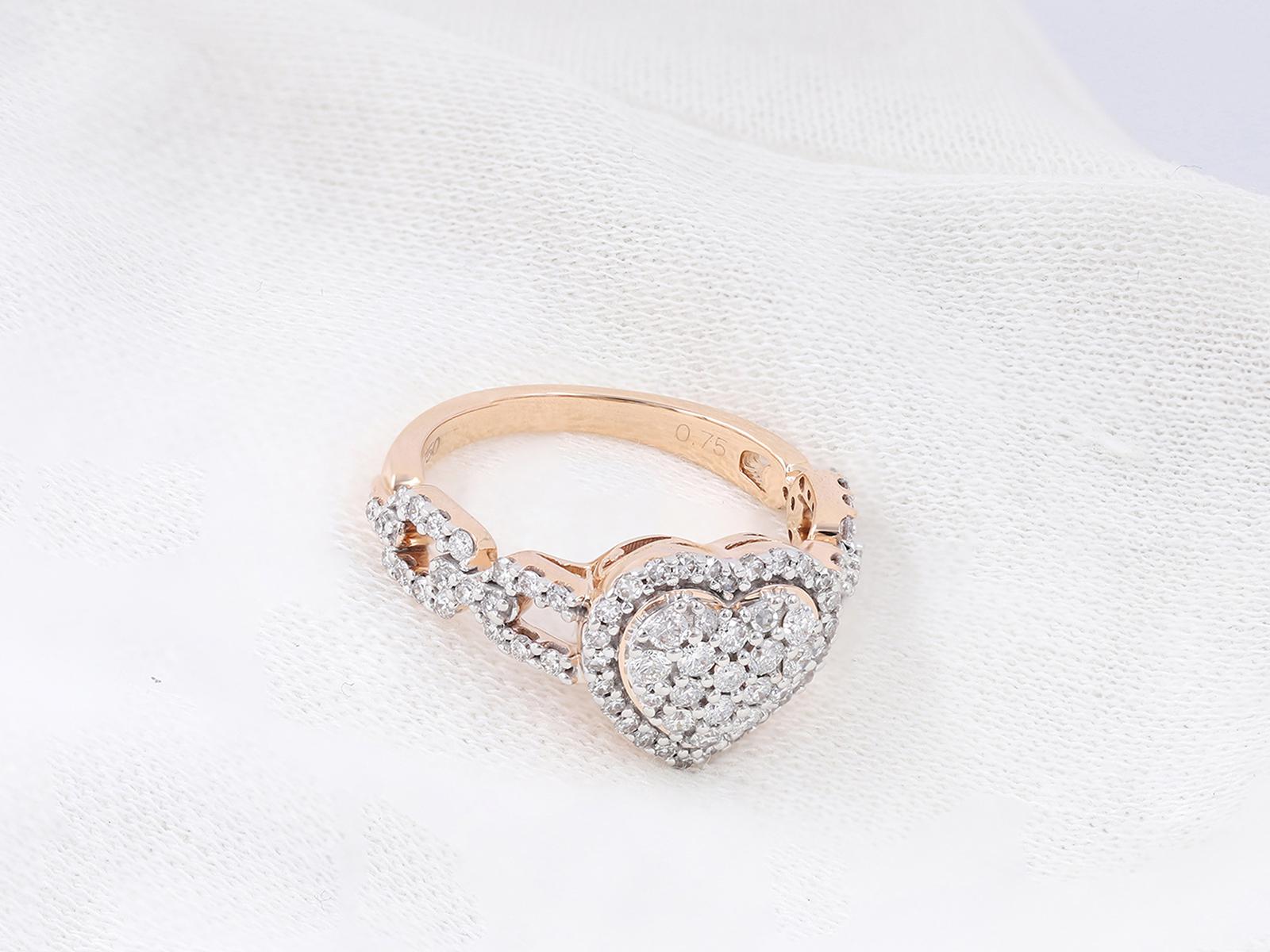 Anello a forma di cuore in oro rosa 18K con diamanti a grappolo - 0,75 CTW in vendita 4
