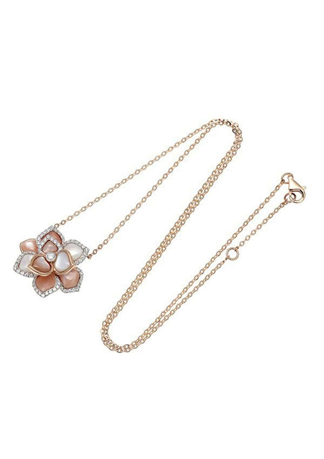 Taille poire Collier en or rose 18 carats avec nacre et diamants 0,34 carat en vente