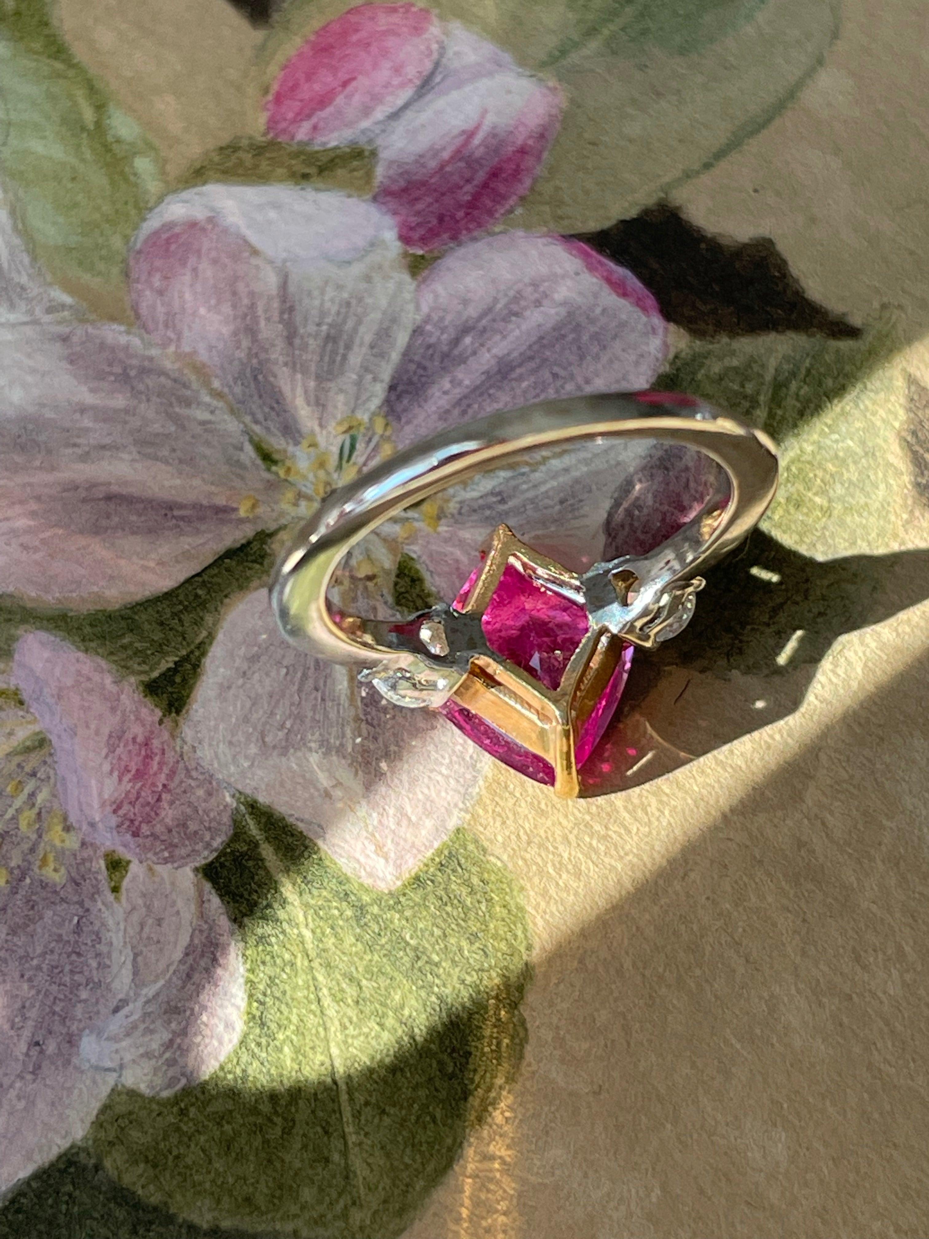 18K Pink Sapphire and Diamond Ring In Good Condition For Sale In Hummelstown, PA