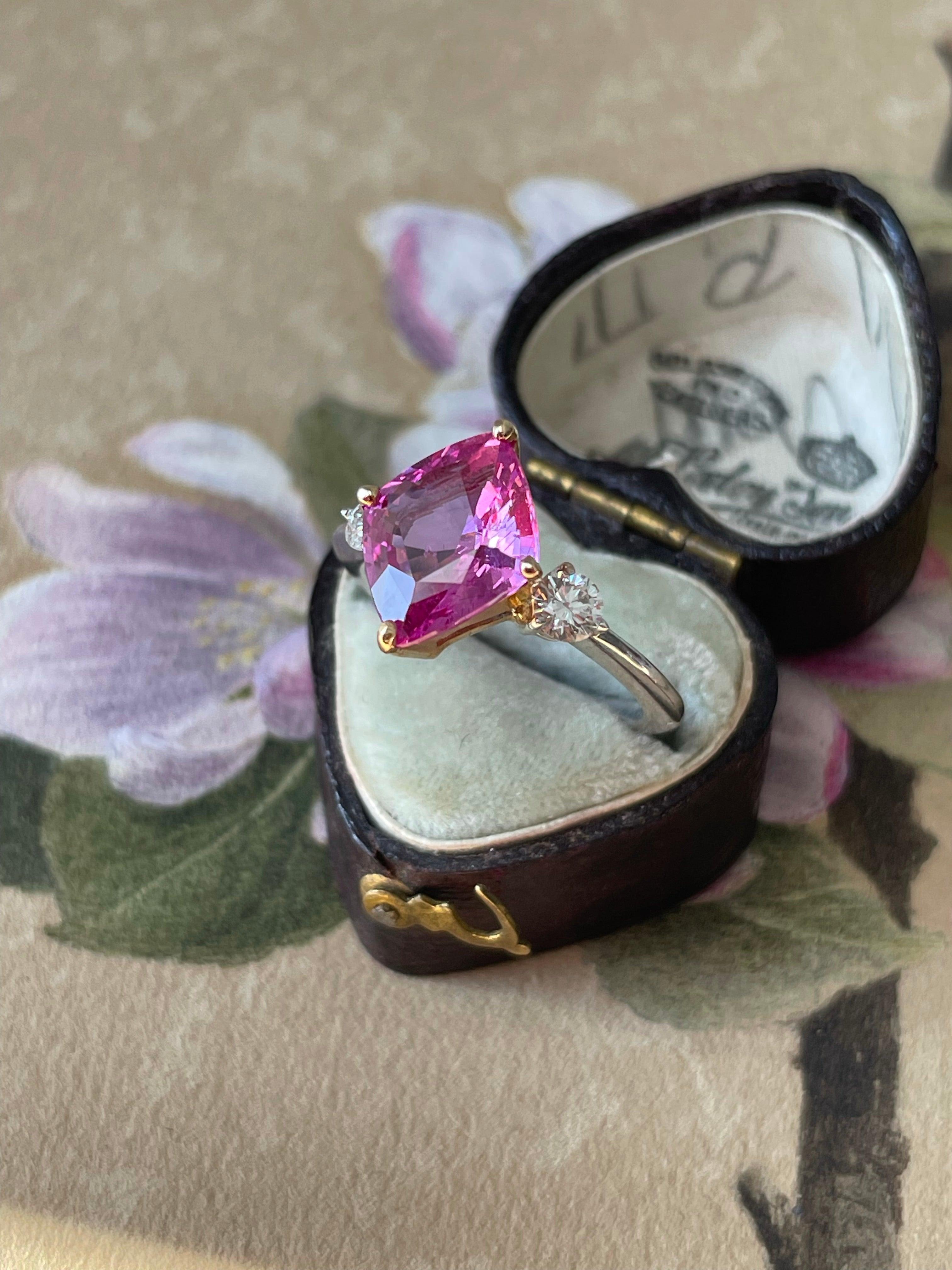 18K Pink Sapphire and Diamond Ring In Good Condition For Sale In Hummelstown, PA