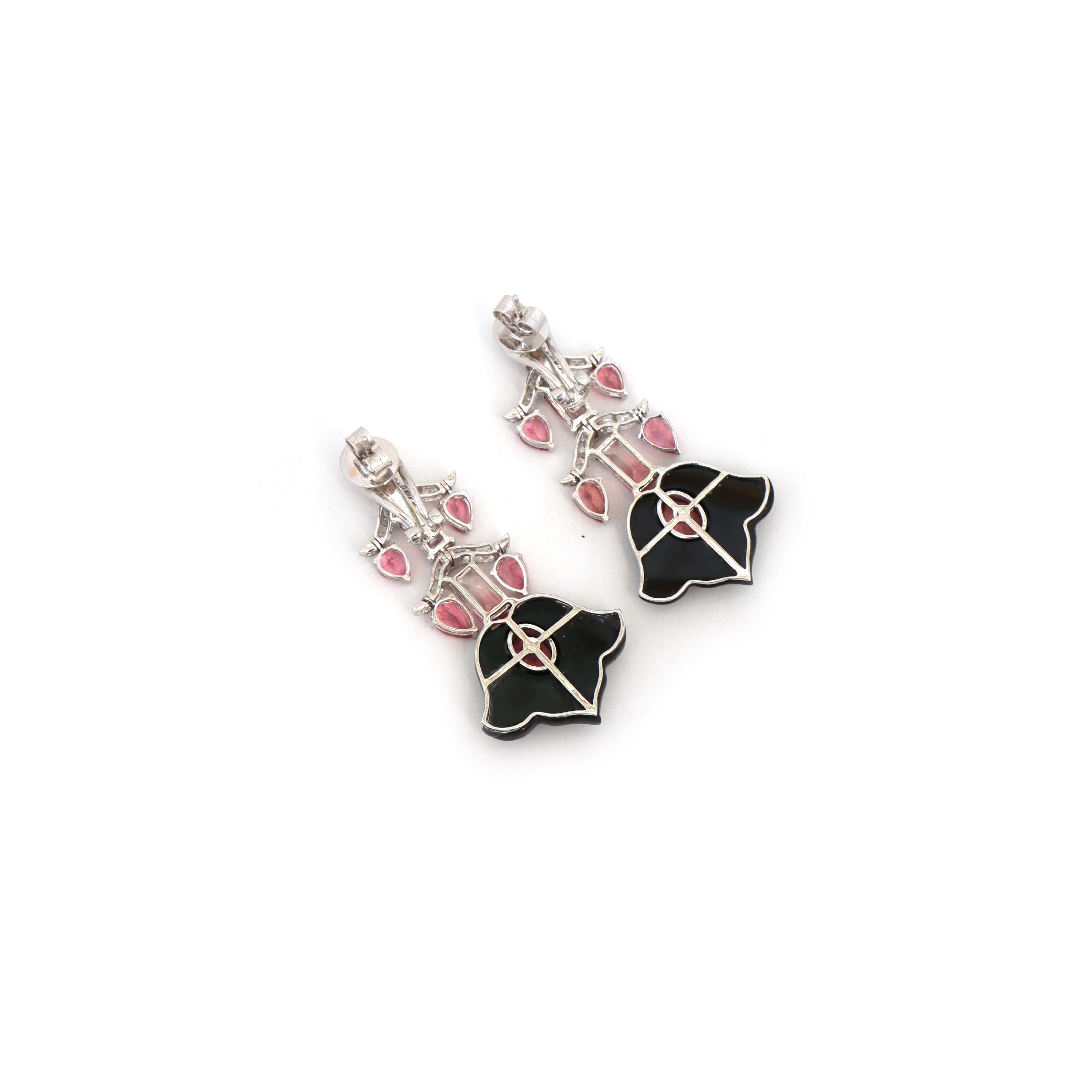 Orecchini con tormalina rosa e onice nero in oro bianco 18k In condizioni Nuovo in vendita a Jaipur, IN