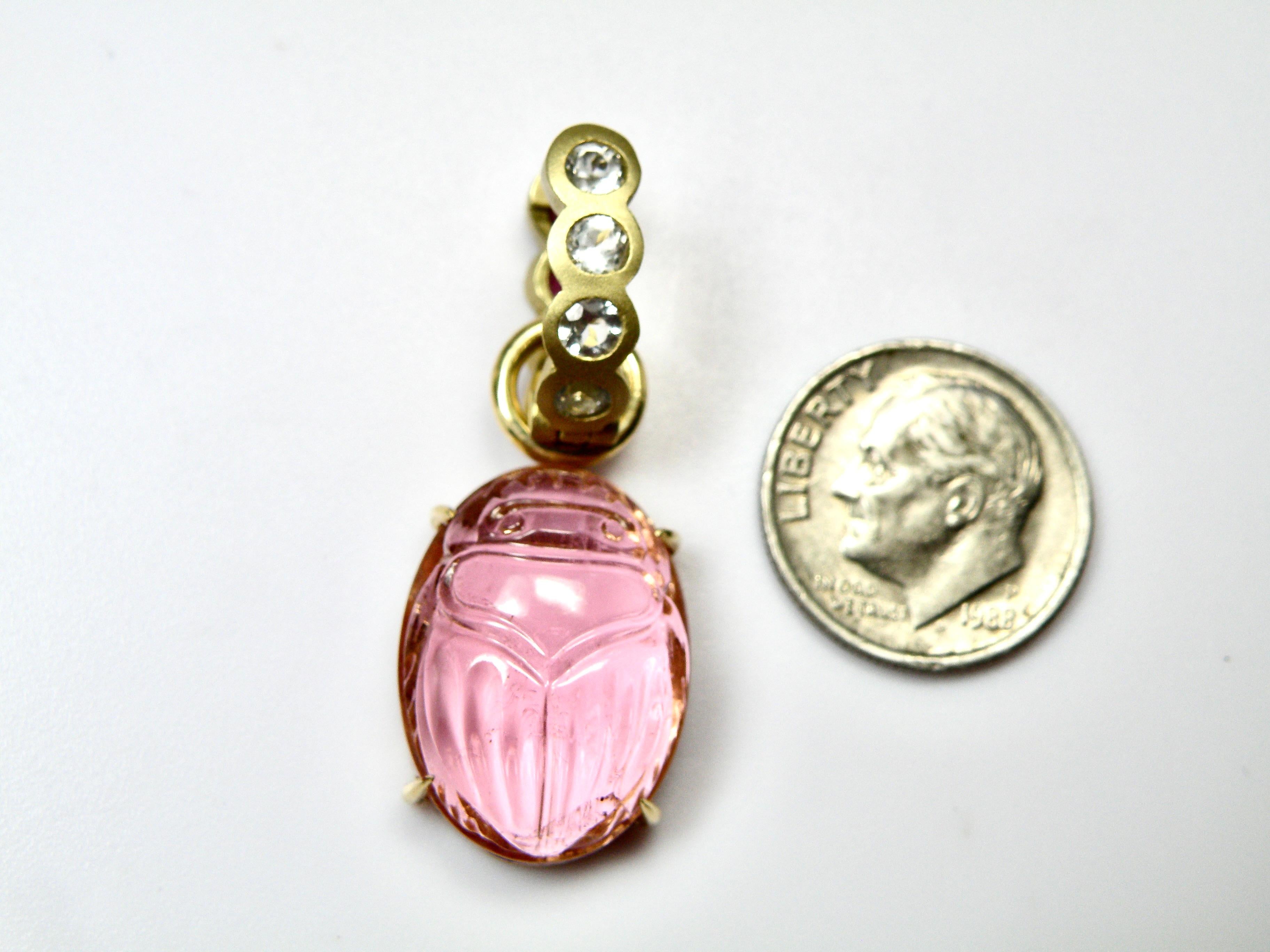 Orecchini scarabei in tormalina rosa 18k con zaffiri reversibili Huggies in vendita 2