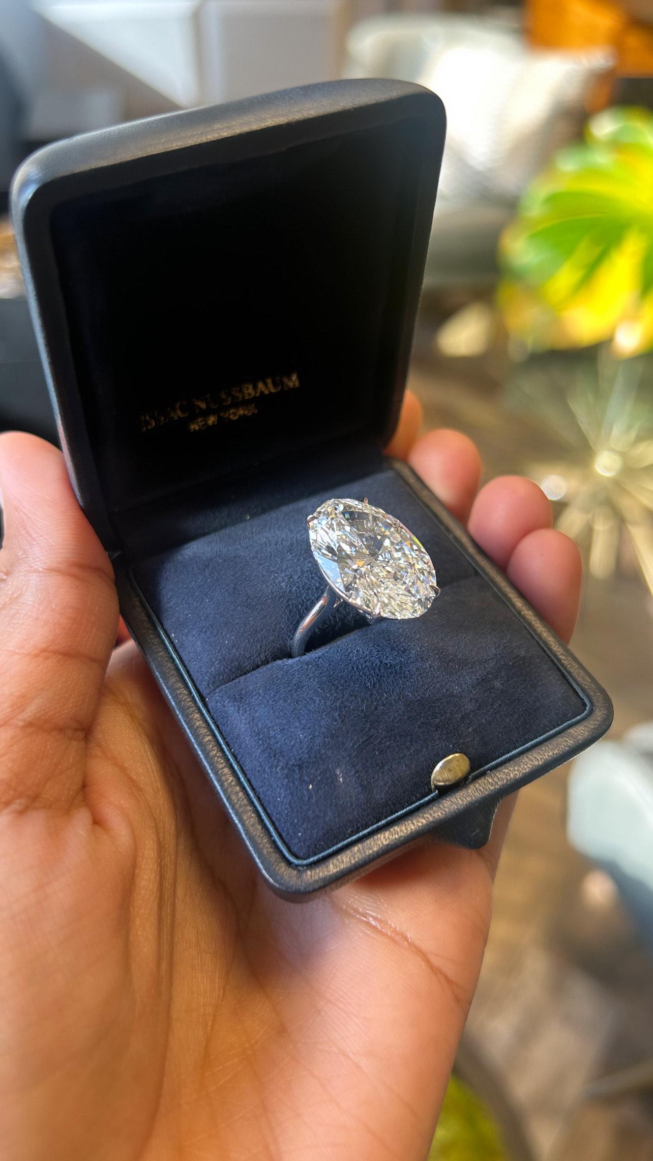 Issac Nussbaum 18K Platinum 18 Carat Oval Diamond H Color VS1 Clarity Ring. In New Condition For Sale In New York, NY