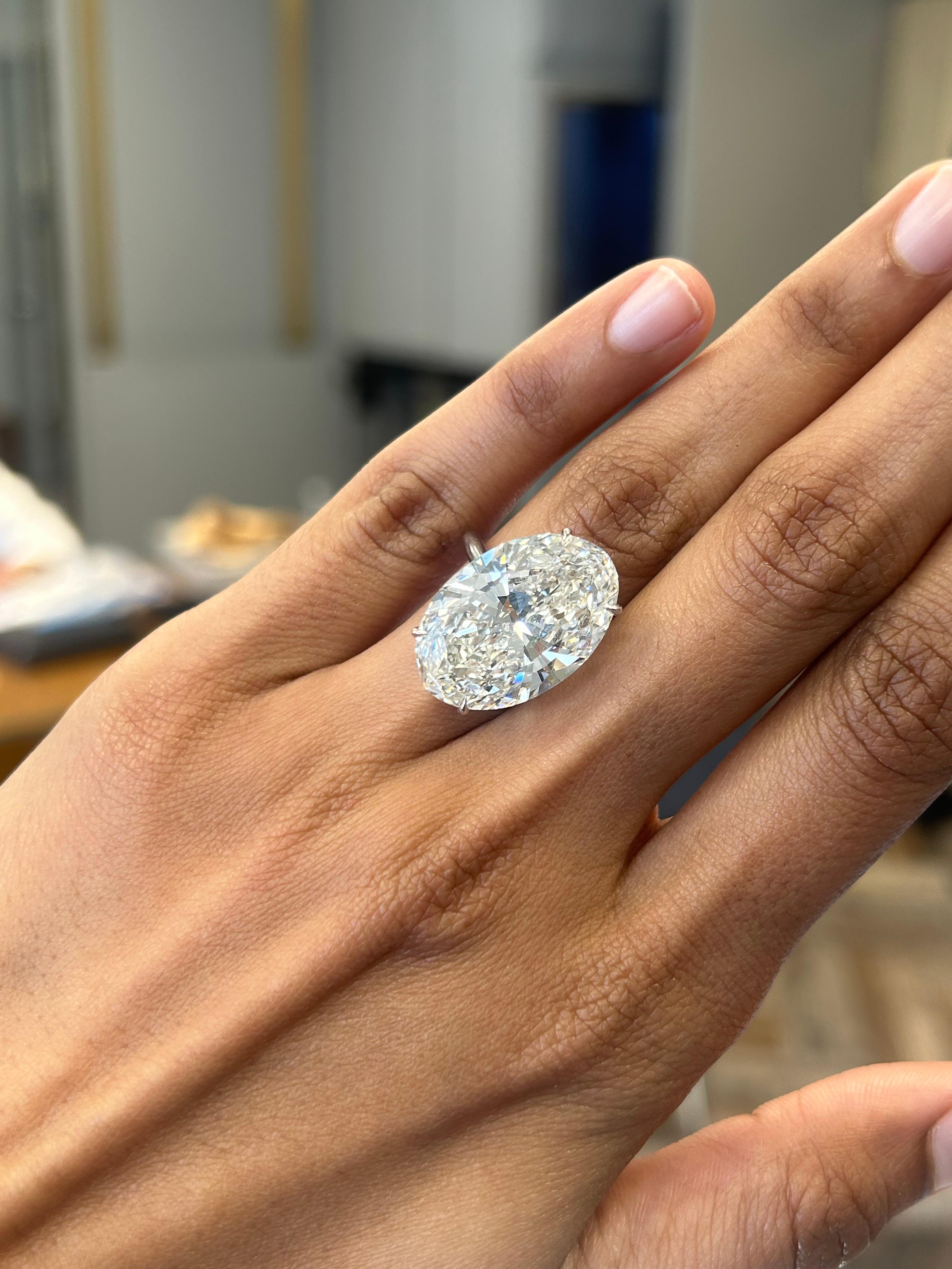 Issac Nussbaum 18K Platinum 18 Carat Oval Diamond H Color VS1 Clarity Ring. For Sale 1