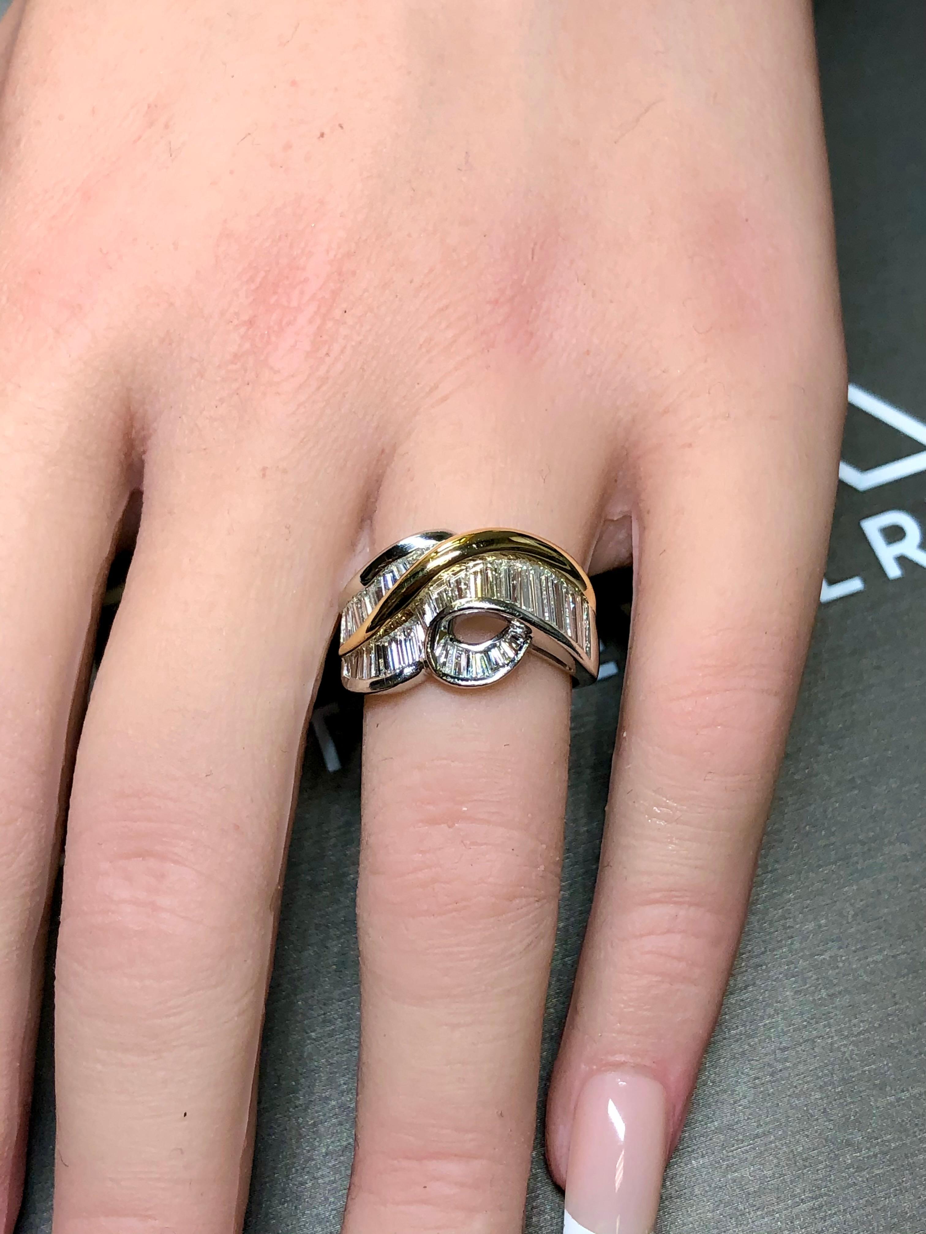 18 Karat Platin Großer Baguette-Diamant- Wave-Ring mit Kanalfassung 3,20 Karat G Vs im Angebot 4