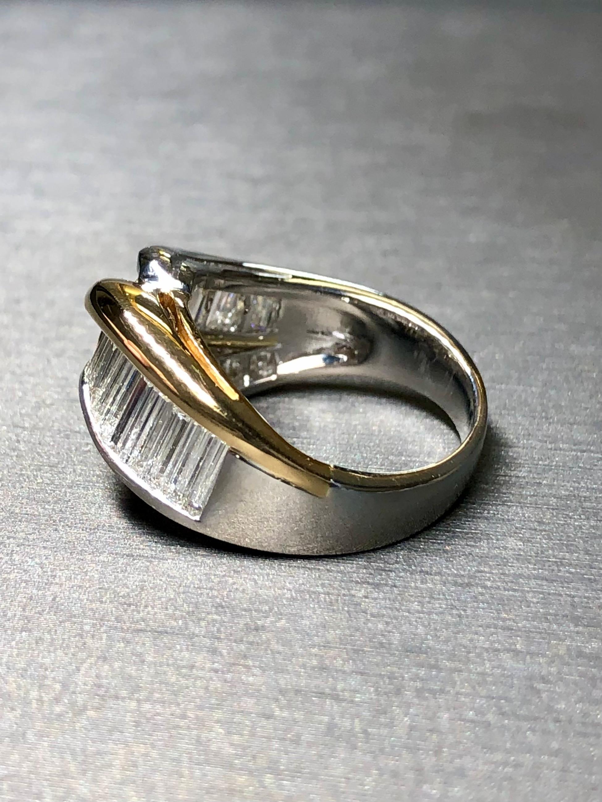 18 Karat Platin Großer Baguette-Diamant- Wave-Ring mit Kanalfassung 3,20 Karat G Vs (Zeitgenössisch) im Angebot