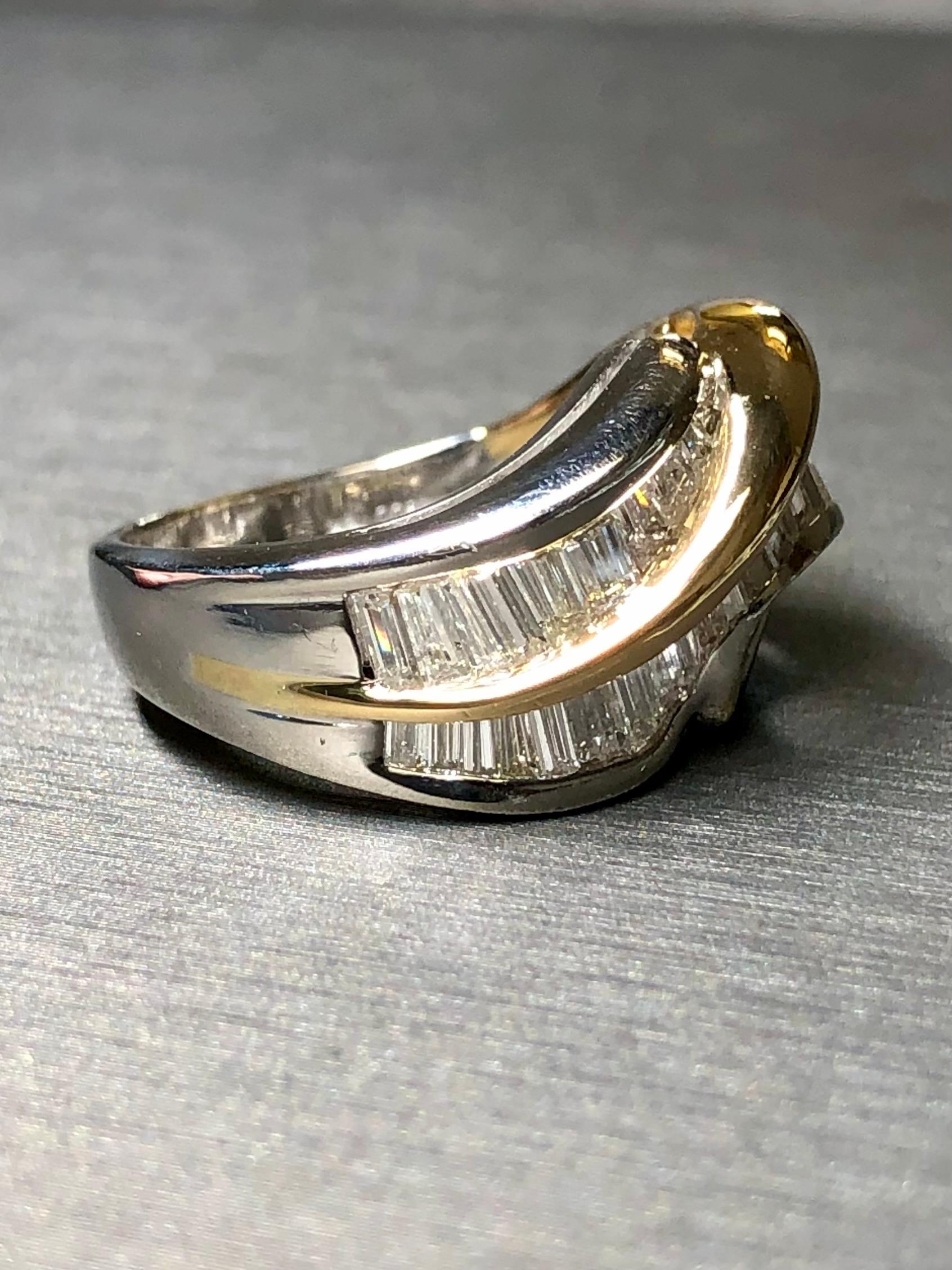 18 Karat Platin Großer Baguette-Diamant- Wave-Ring mit Kanalfassung 3,20 Karat G Vs im Zustand „Gut“ im Angebot in Winter Springs, FL