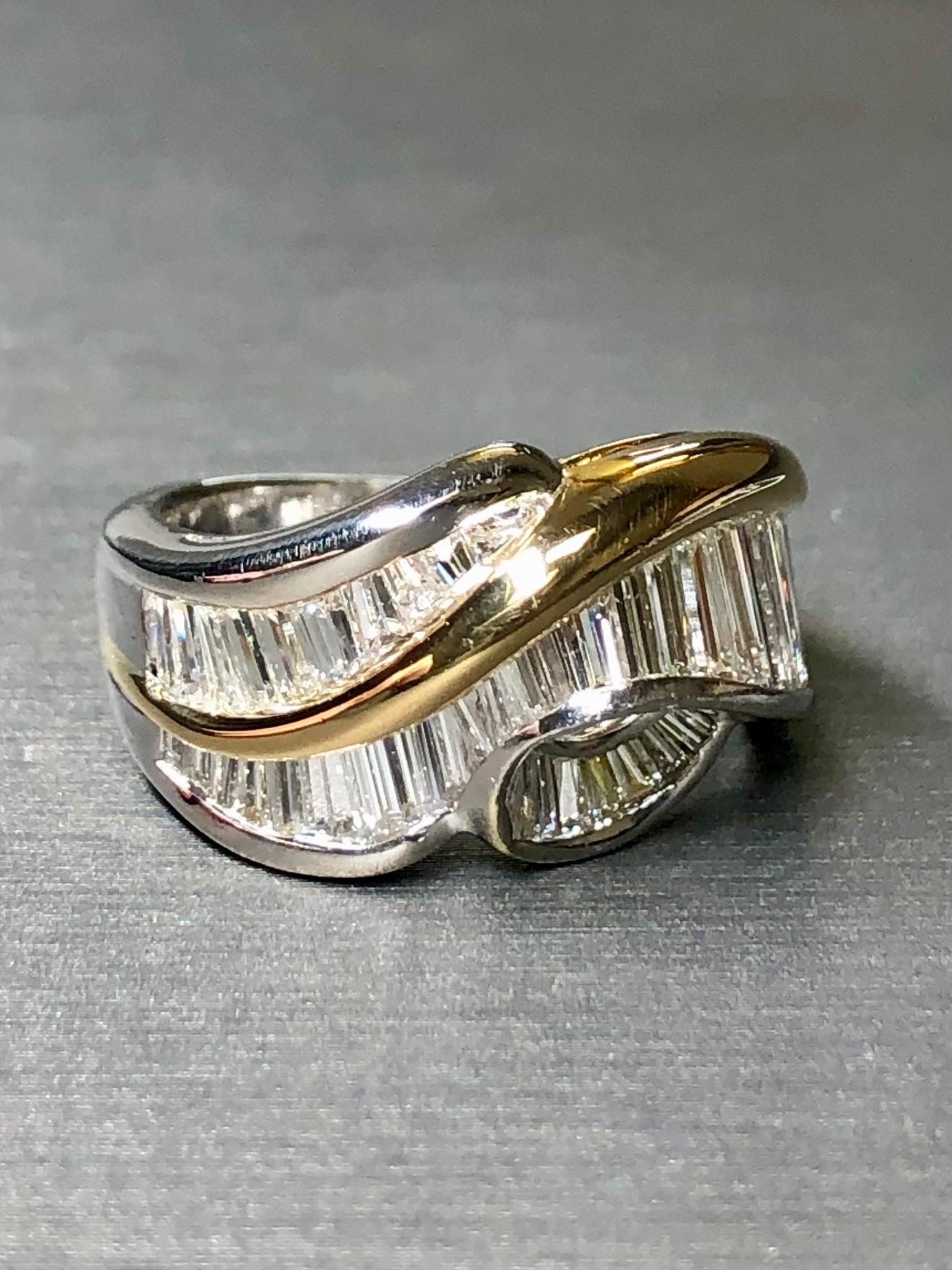 18 Karat Platin Großer Baguette-Diamant- Wave-Ring mit Kanalfassung 3,20 Karat G Vs für Damen oder Herren im Angebot
