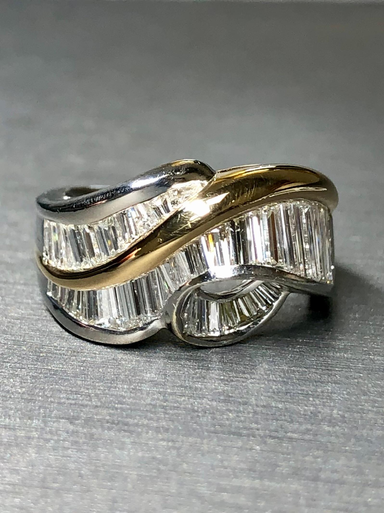 18 Karat Platin Großer Baguette-Diamant- Wave-Ring mit Kanalfassung 3,20 Karat G Vs im Angebot 1