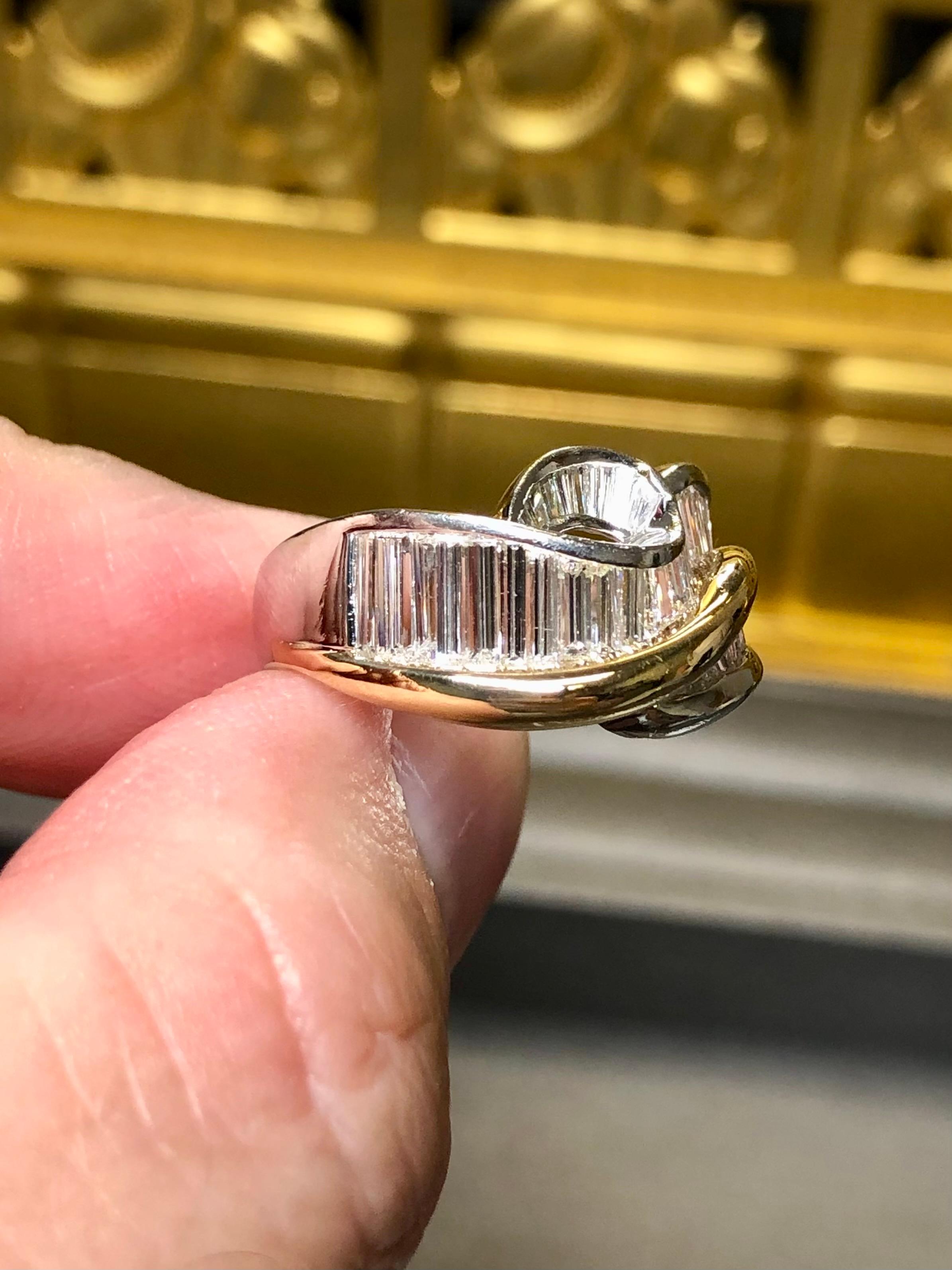 18 Karat Platin Großer Baguette-Diamant- Wave-Ring mit Kanalfassung 3,20 Karat G Vs im Angebot 2