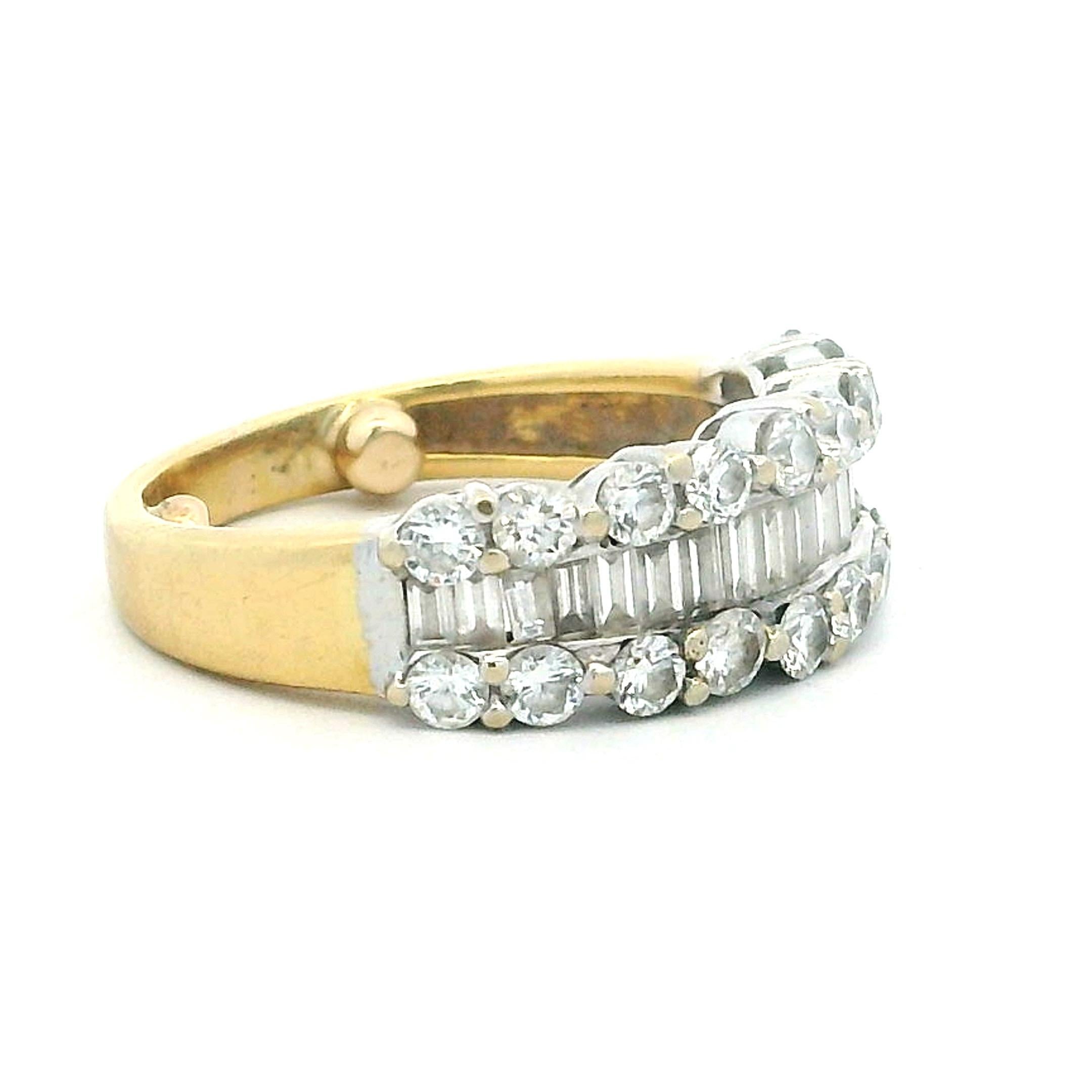 Moderno Fascia di diamanti bicolore in platino e 18 carati, misura 4 in vendita