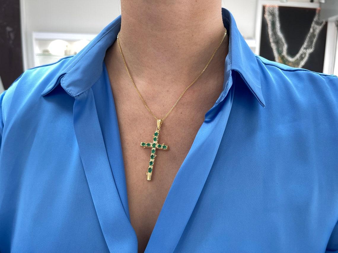 18 Karat Pre-Colombian Style Smaragd Gold Kreuz-Anhänger Oval Smaragd Religiös im Zustand „Neu“ in Jupiter, FL