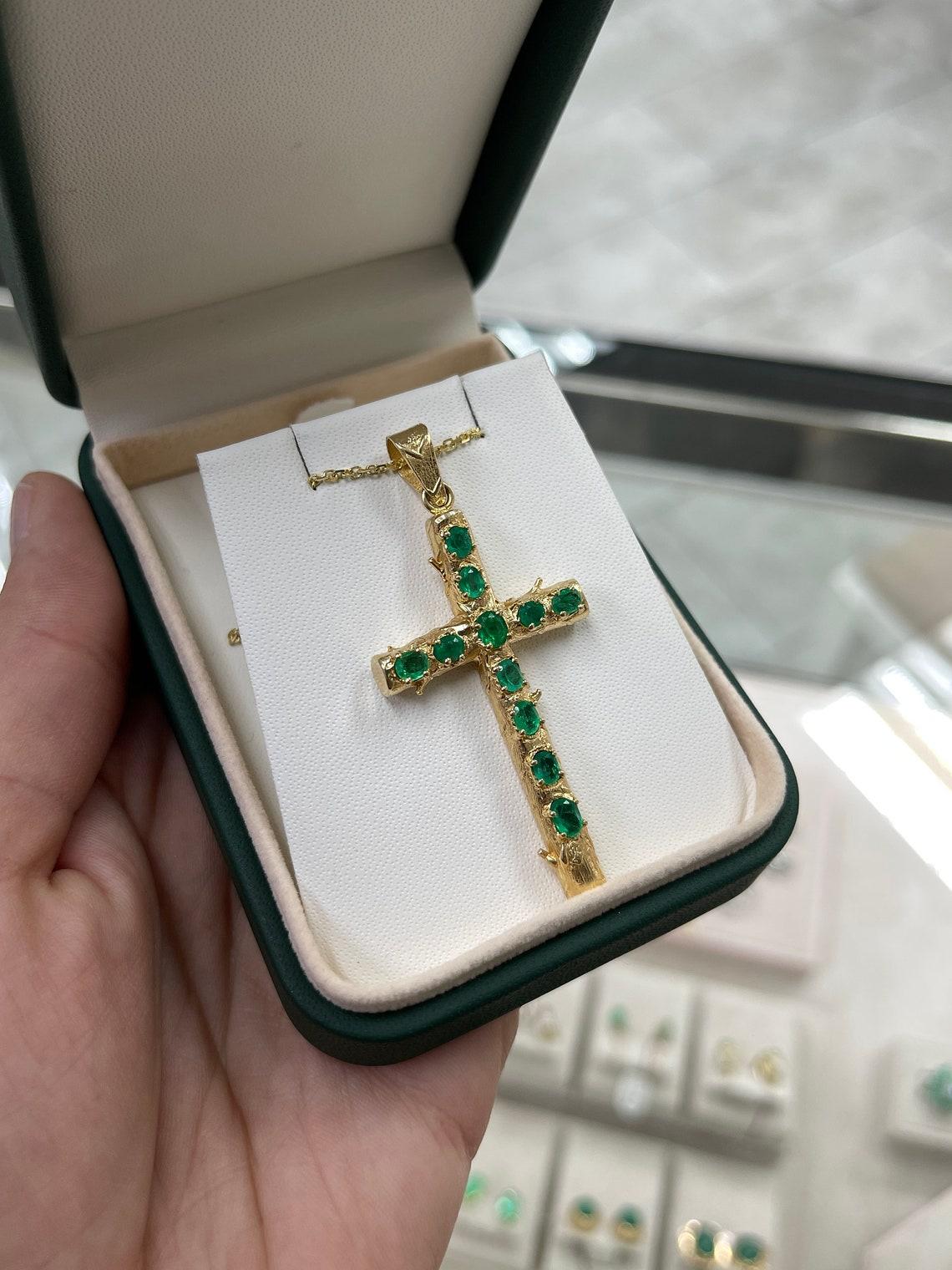 18 Karat Pre-Colombian Style Smaragd Gold Kreuz-Anhänger Oval Smaragd Religiös 1