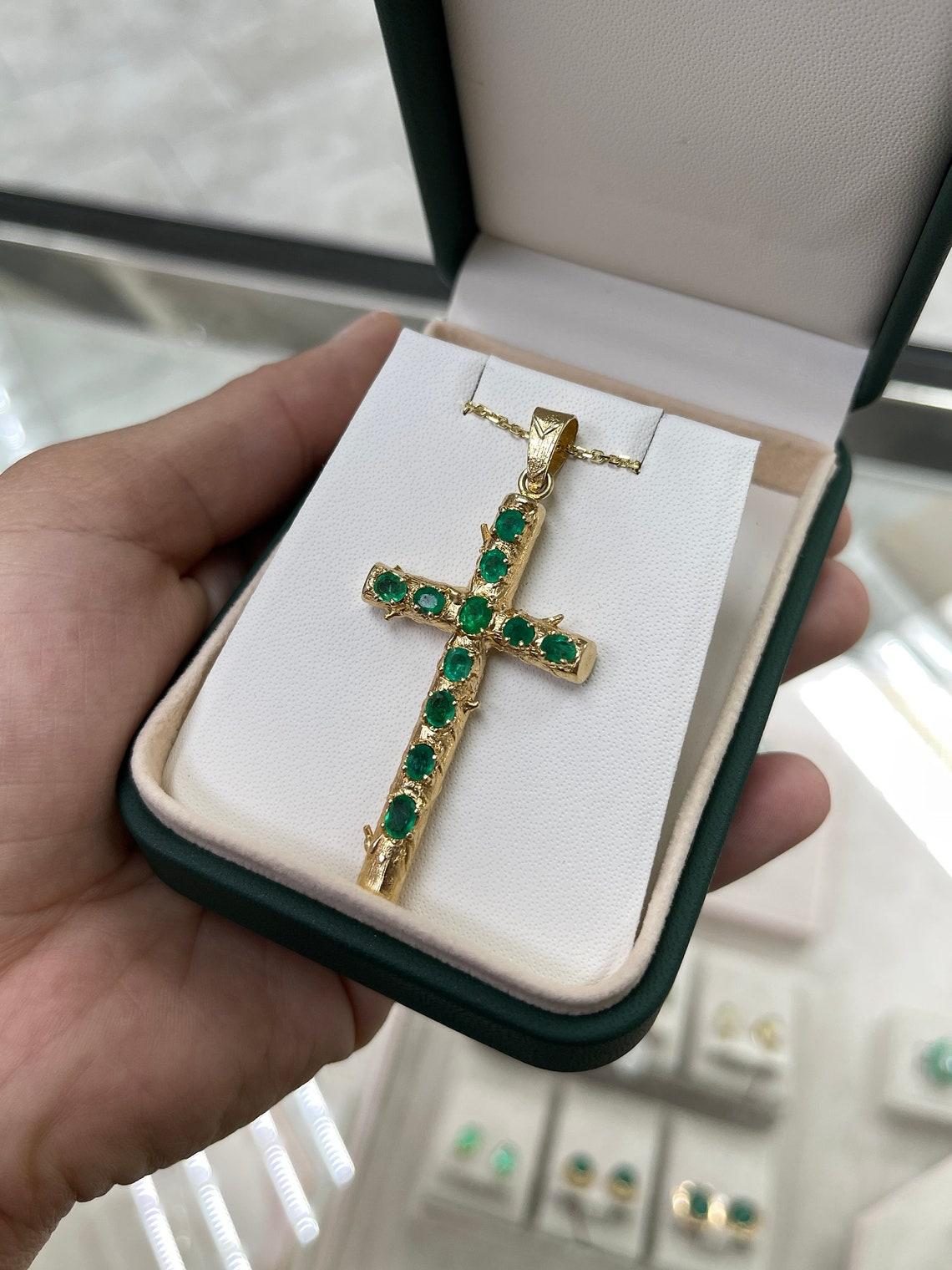 18 Karat Pre-Colombian Style Smaragd Gold Kreuz-Anhänger Oval Smaragd Religiös 2