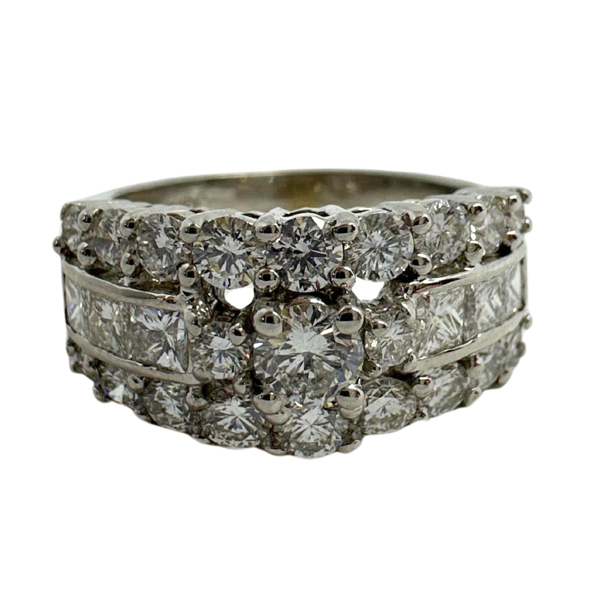 Taglio princess Anello a fascia con diamante taglio principessa 18k in vendita