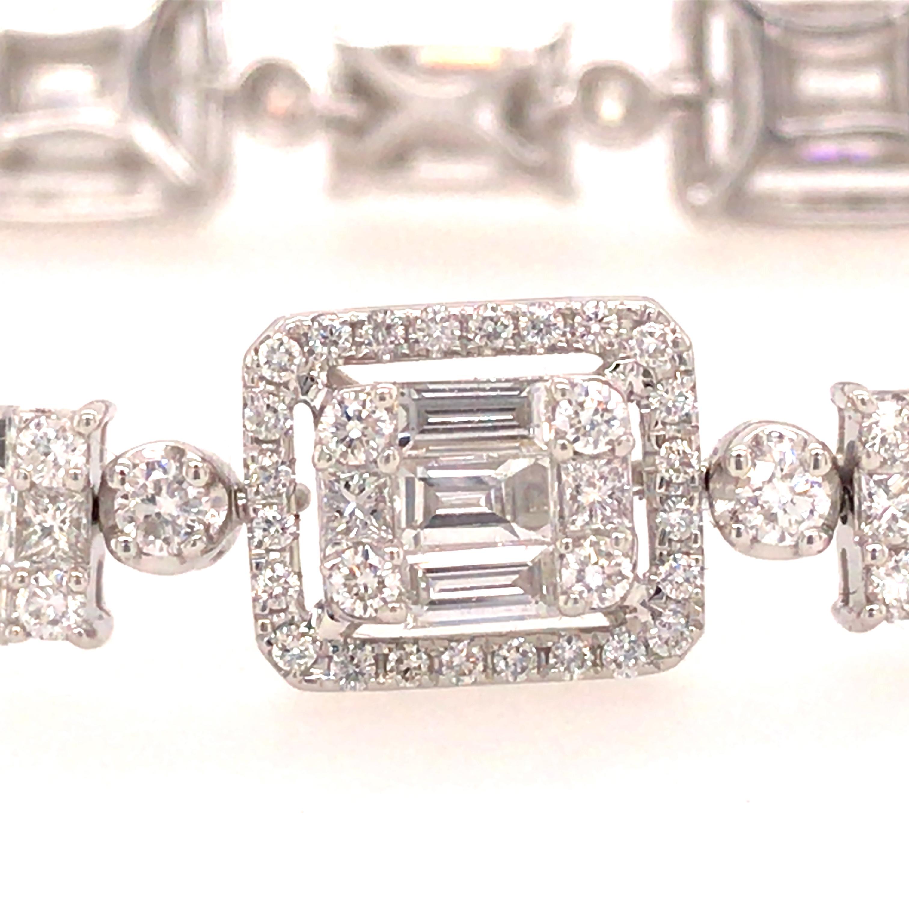 18 Karat Prinzessinnen-:: Rund- und Baguette-Diamantenarmband aus Weißgold im Zustand „Gut“ in Boca Raton, FL
