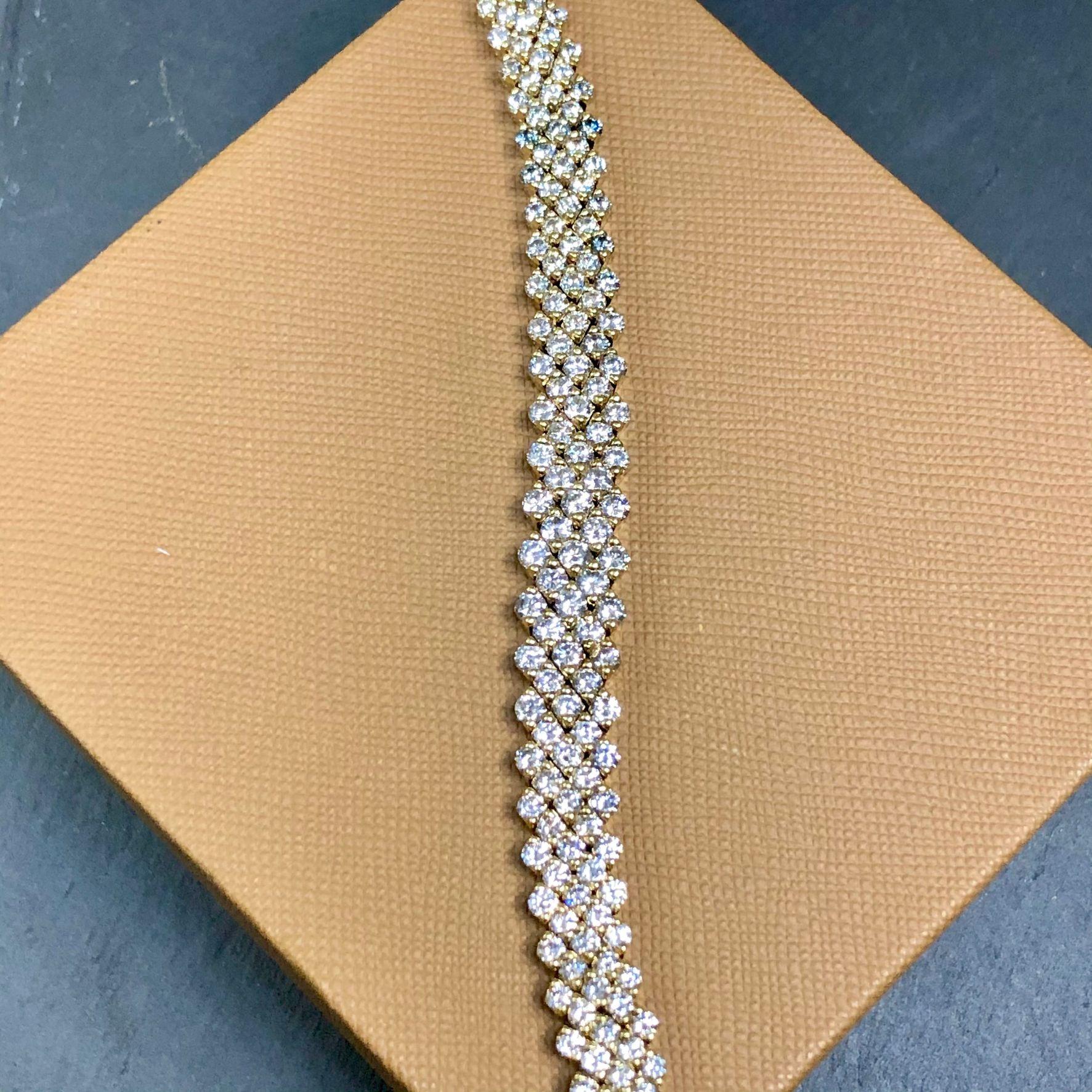 18K Prong Set Wide Diamond Bracelet 10.80cttw In Good Condition For Sale In Winter Springs, FL