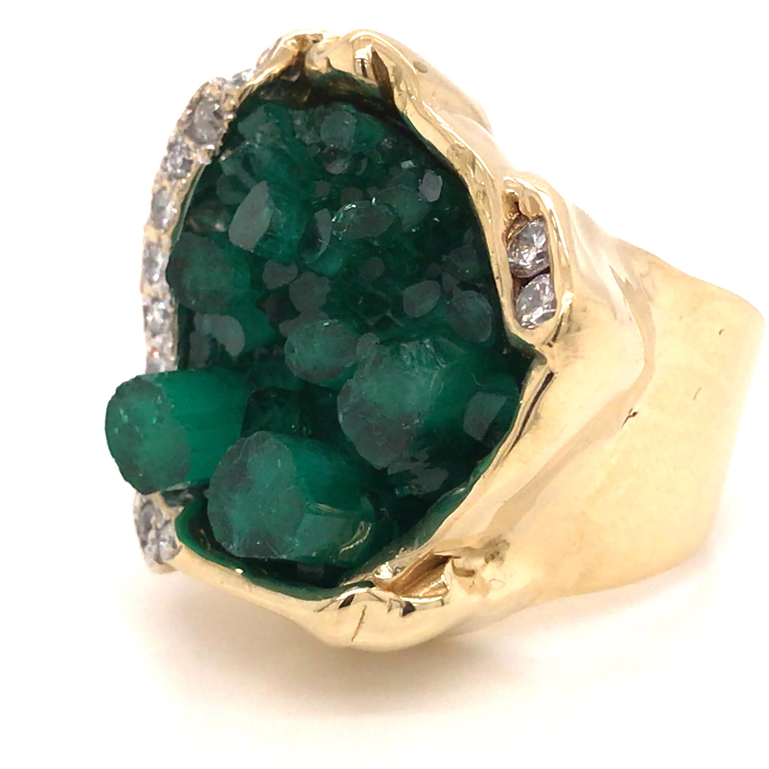 Round Cut 18K Raised Rough Emerald Diamond Ring Yellow Gold For Sale