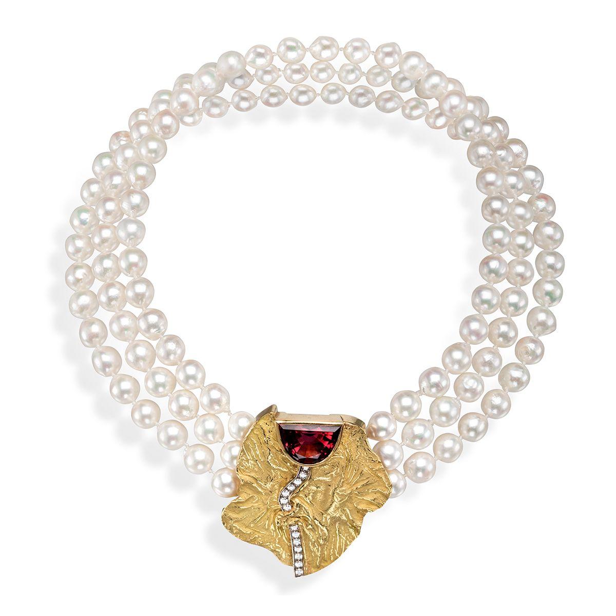 Taille brillant Collier en or réticulé 18 carats avec perles d' Akoya, tourmaline rose et diamants en vente