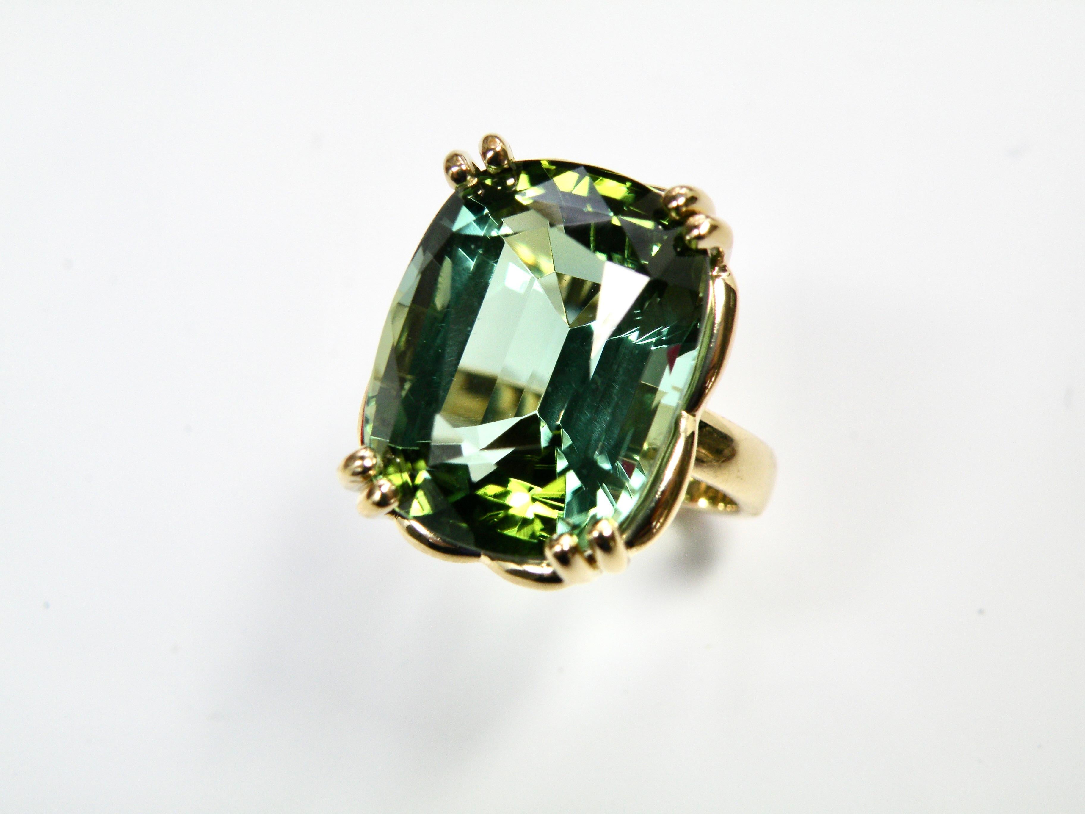 18k Ring, Bi Color Green Tourmaline In New Condition For Sale In Cohasset, MA