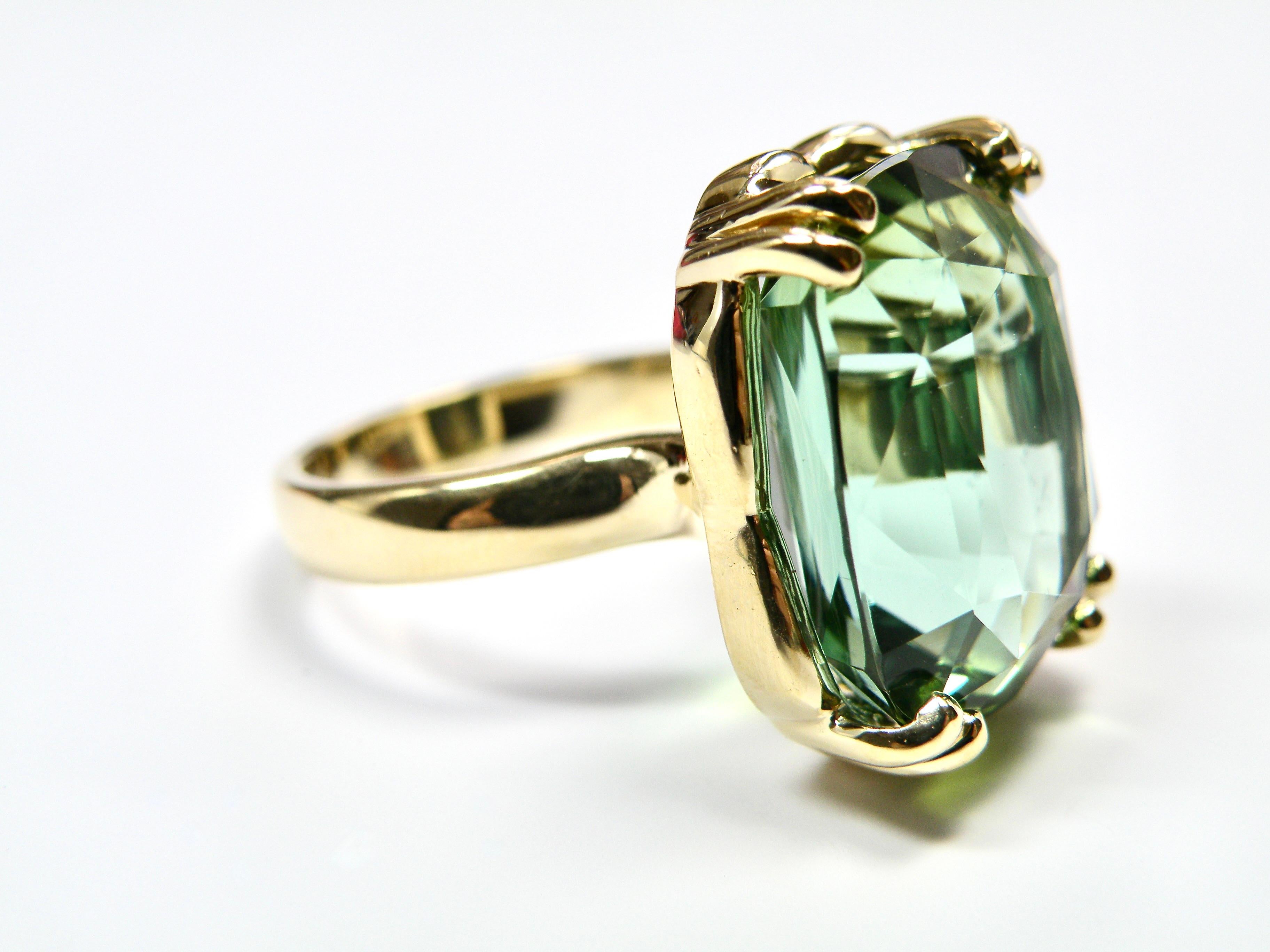 18k Ring, Bi Color Green Tourmaline For Sale 1