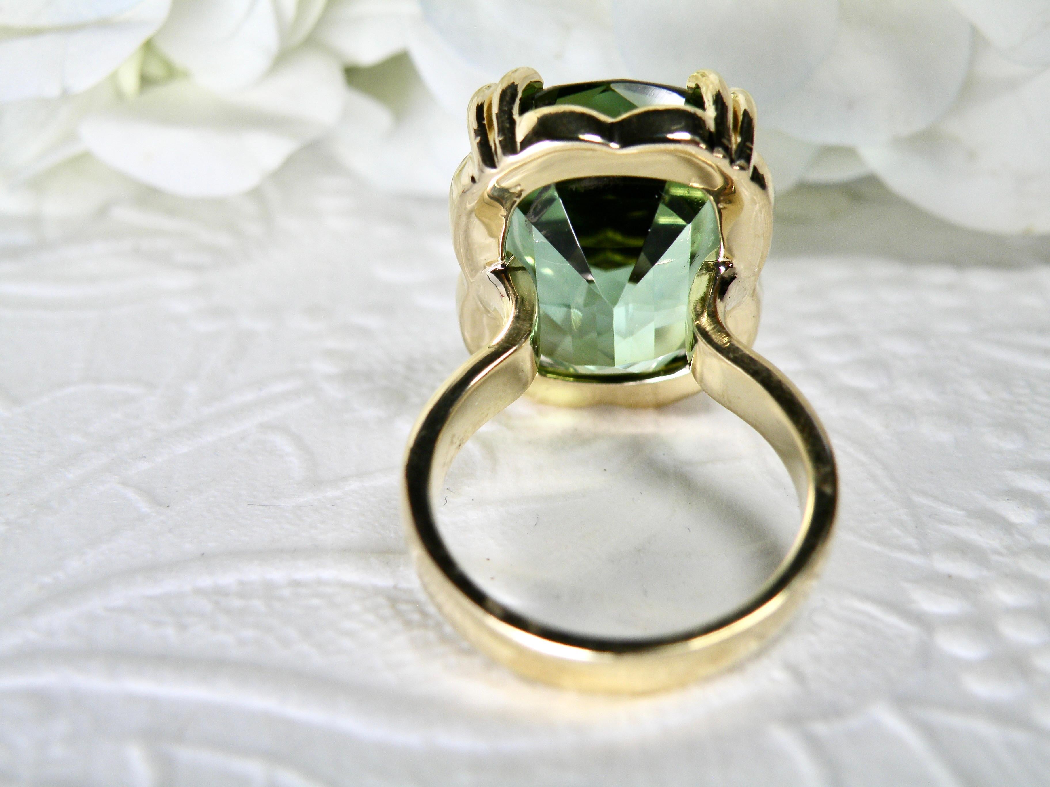 18k Ring, Bi Color Green Tourmaline For Sale 3