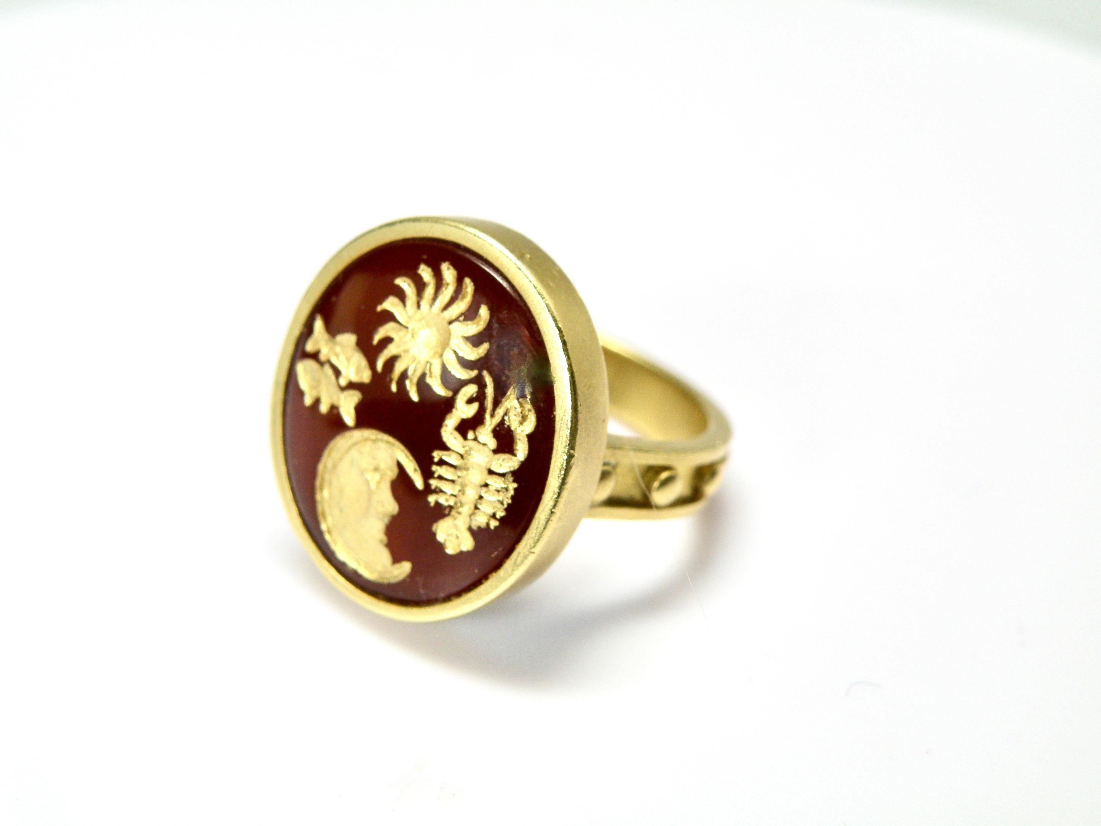 18k Ring, Karneol Intaglio Symbole für Damen oder Herren im Angebot