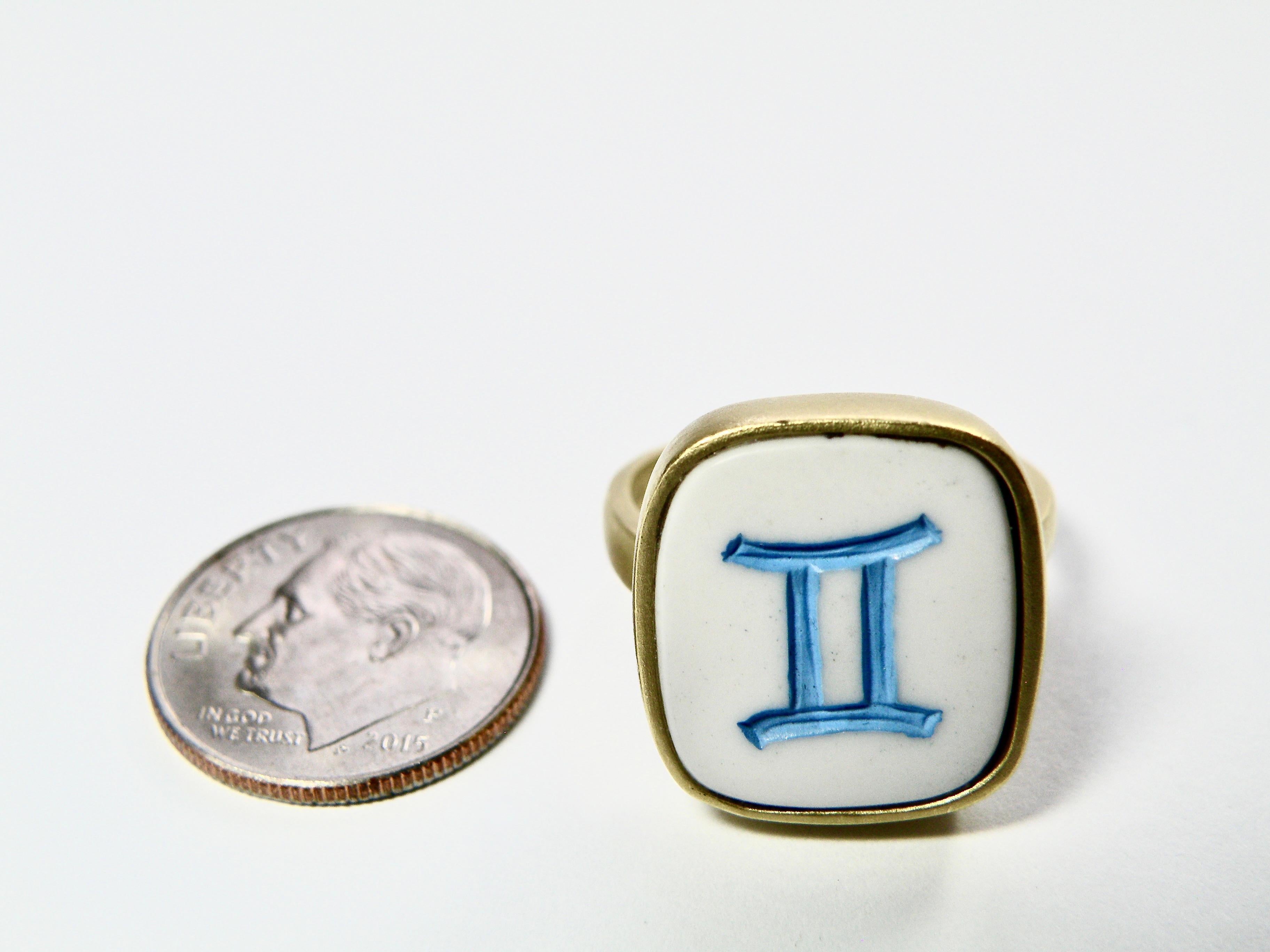 18k Cocholite ring, engraved with the symbol II in blue. This symbol spiritually means Yin Energy. Gentle, receptive and nurturing.