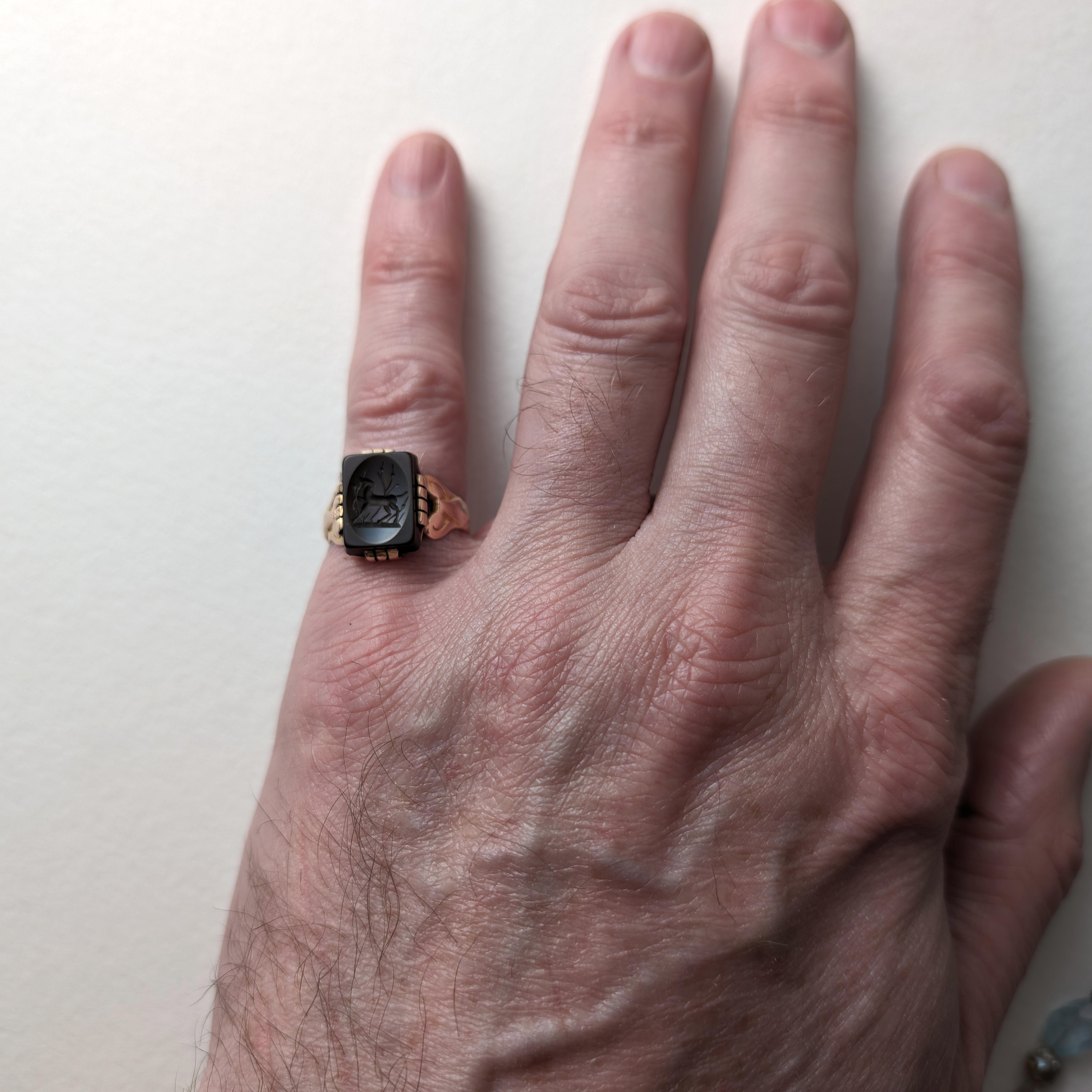 18K Ring Intaglio Engraved Sardonyx Depicting Horse, English, Circa 1850 For Sale 3