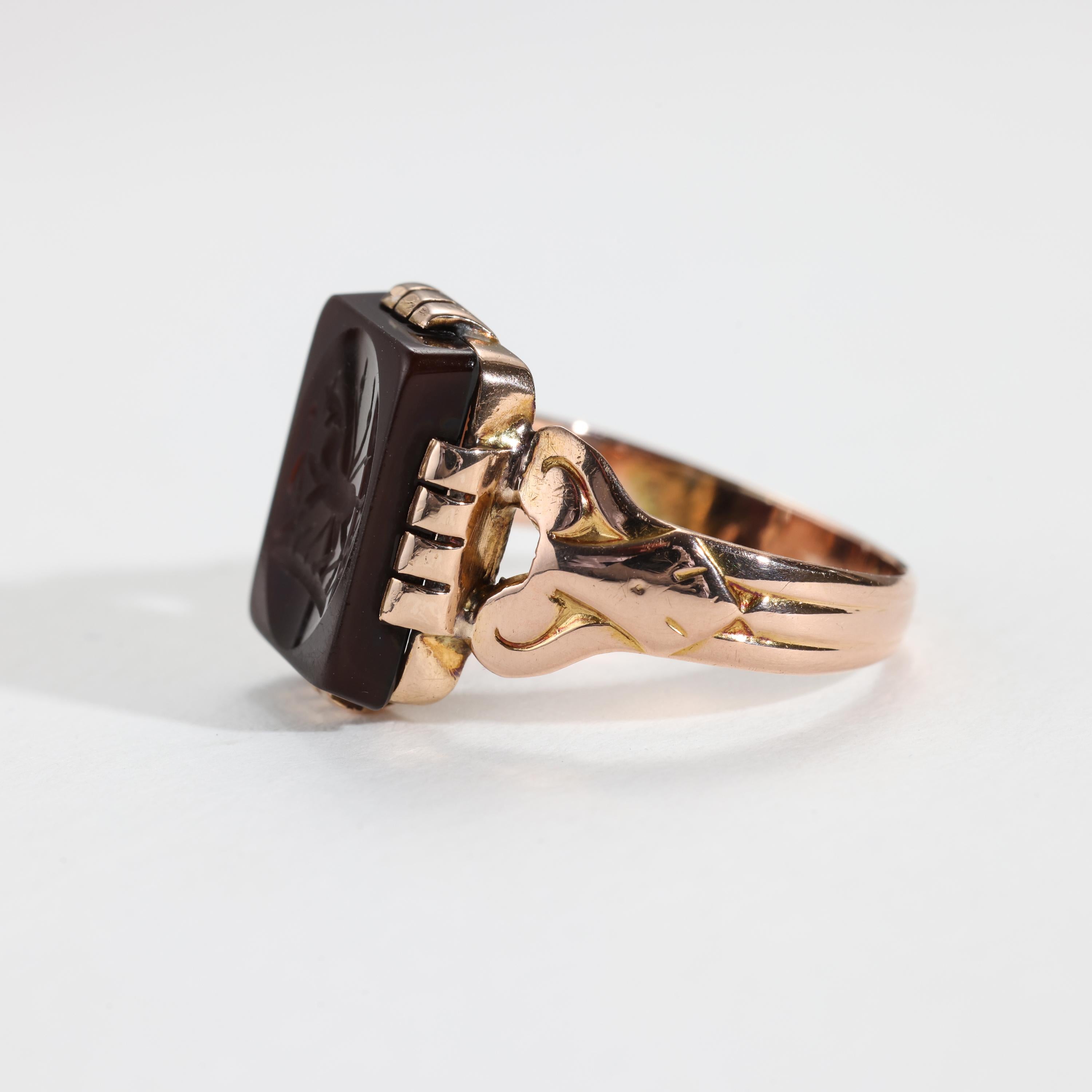18K Ring Intaglio Engraved Sardonyx Depicting Horse, English, Circa 1850 For Sale 2