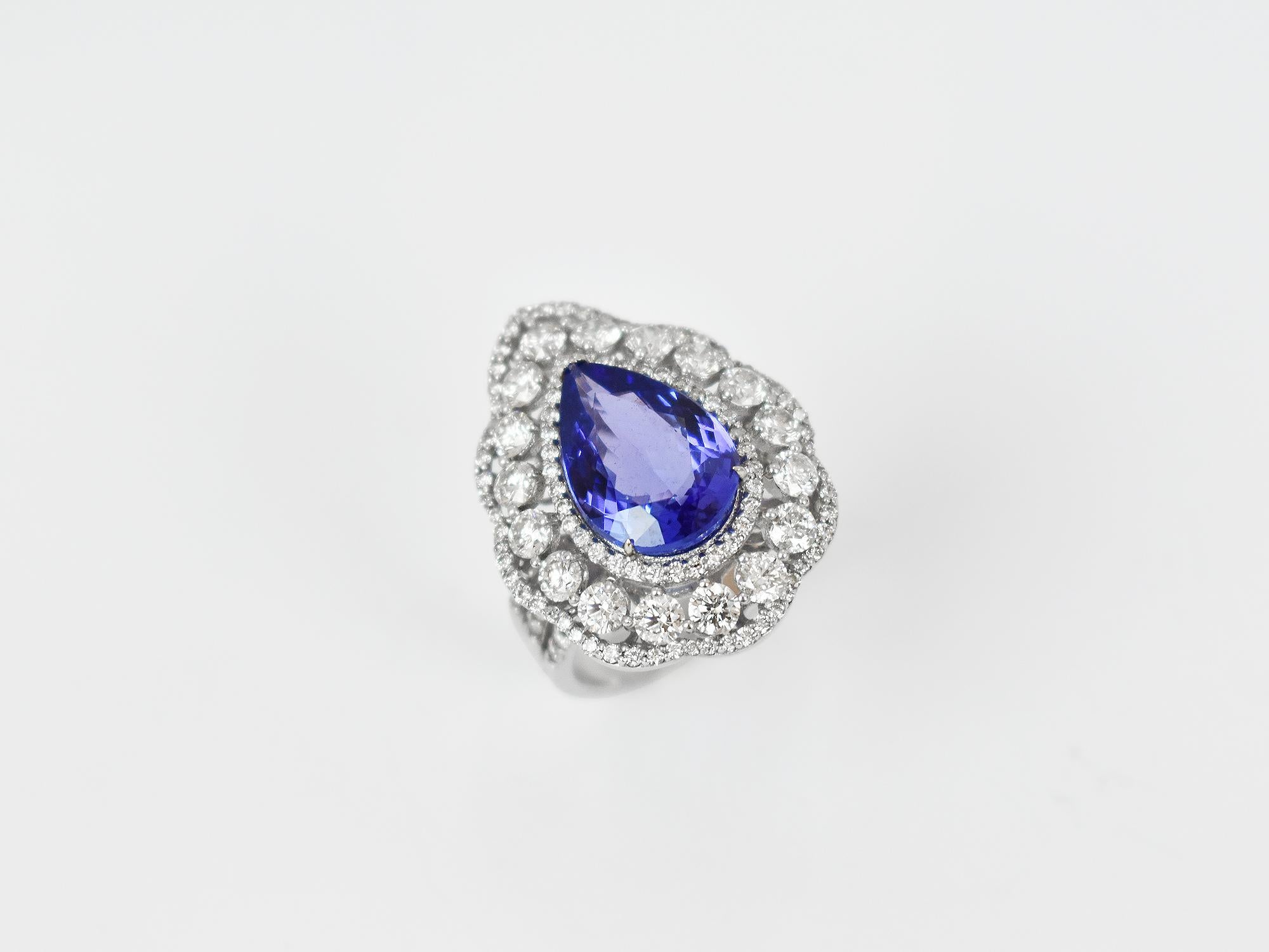 18 Karat Weißgold Ring Diamantring mit blauem Saphir und blauem Saphir in Birnenform (Tropfenschliff) im Angebot