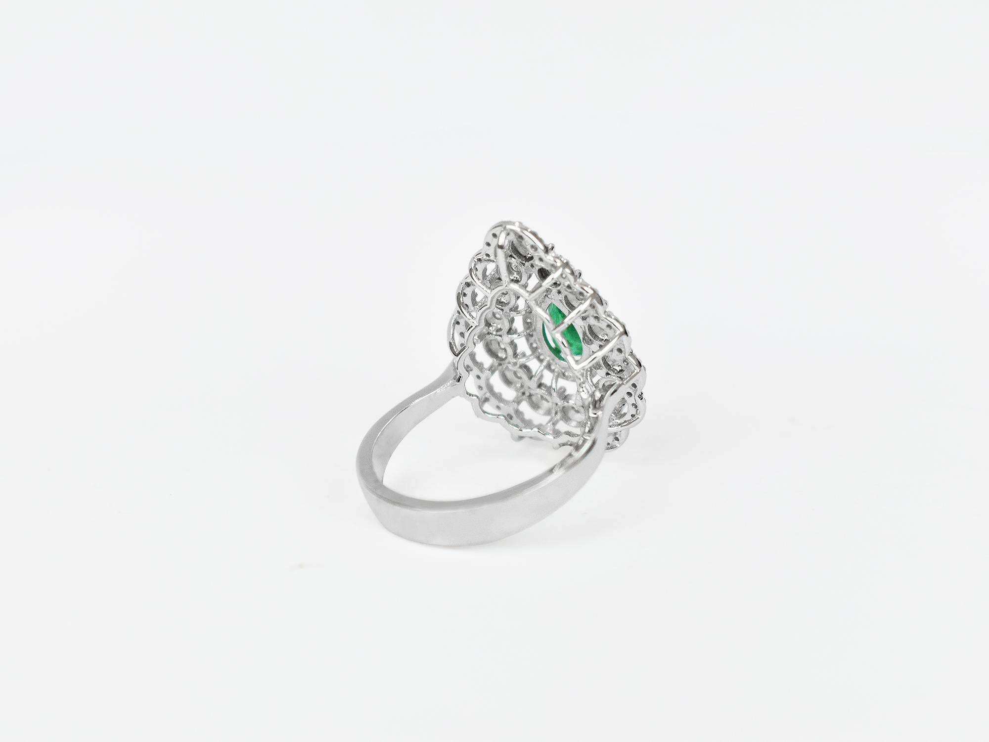 18 Karat Weißgold Ring Diamant-Ring Smaragd-Ring Smaragd-Perlenring Gold (Art nouveau) im Angebot