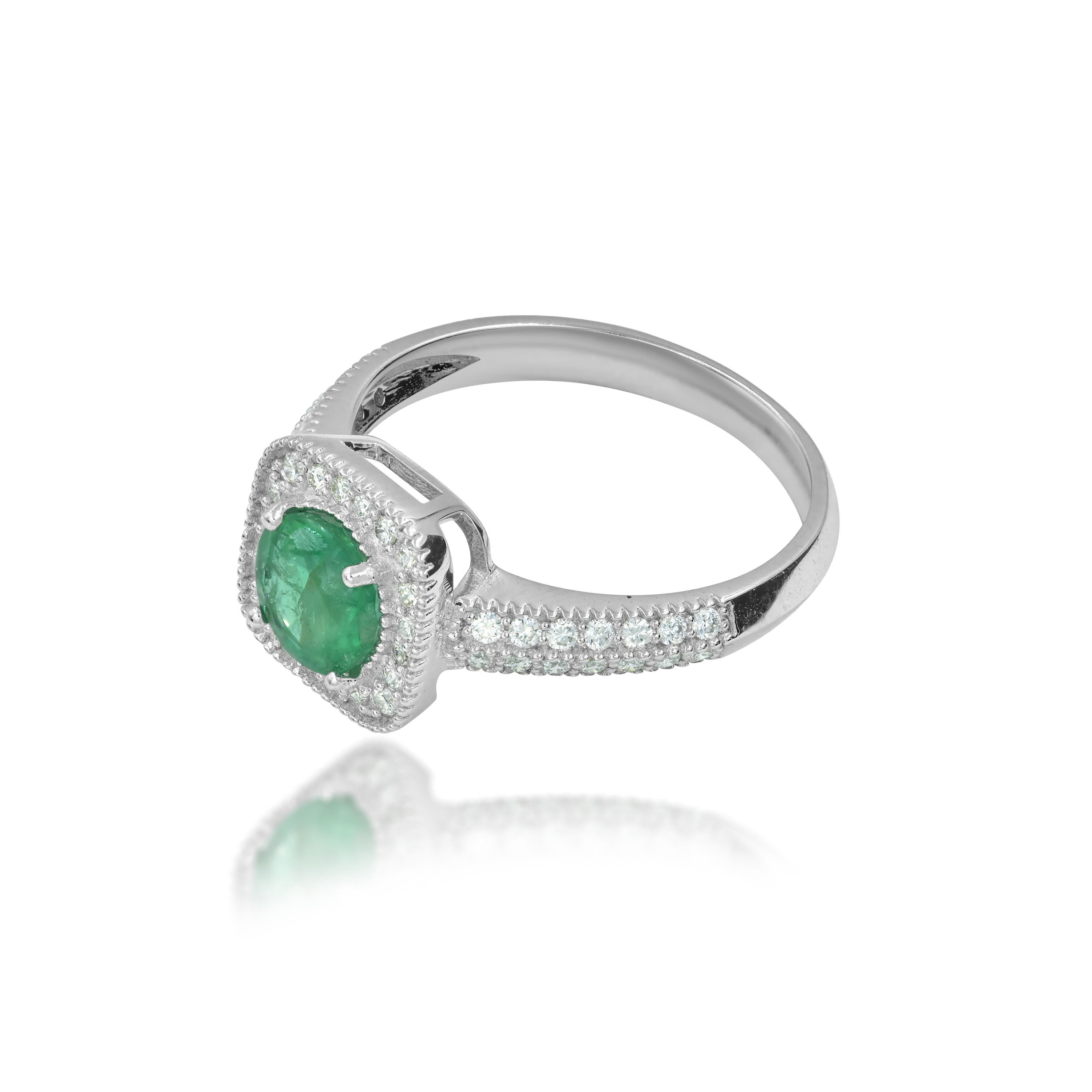 18k Ring White Gold Ring Diamond Ring Emerald Ring Emerald Round Ring In New Condition For Sale In Bangkok, TH