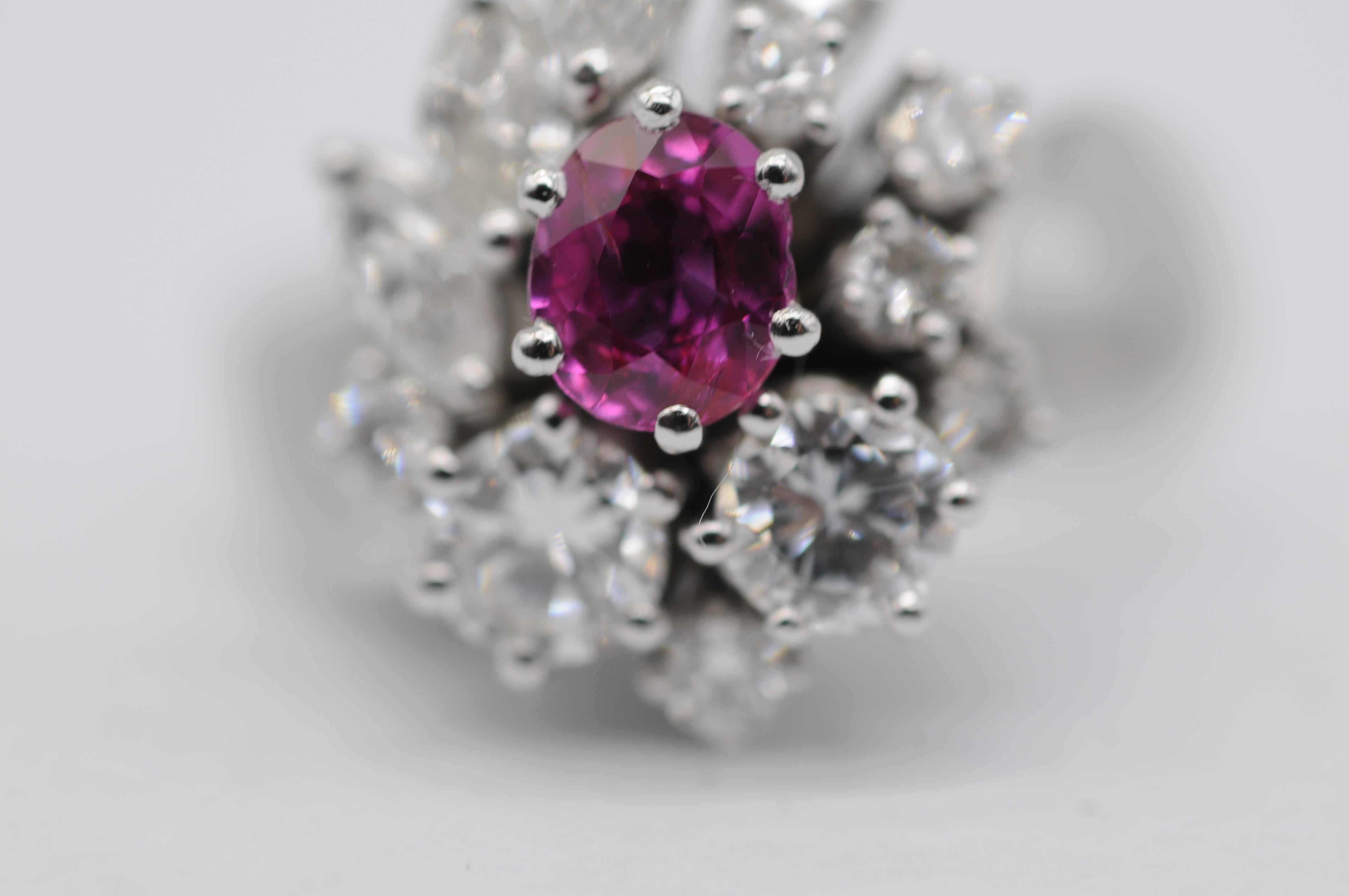 Bague en 18K avec un rubis naturel de 0,50ct, 12 diamants (D-F, VVS-VS), Design Timeless en vente 8