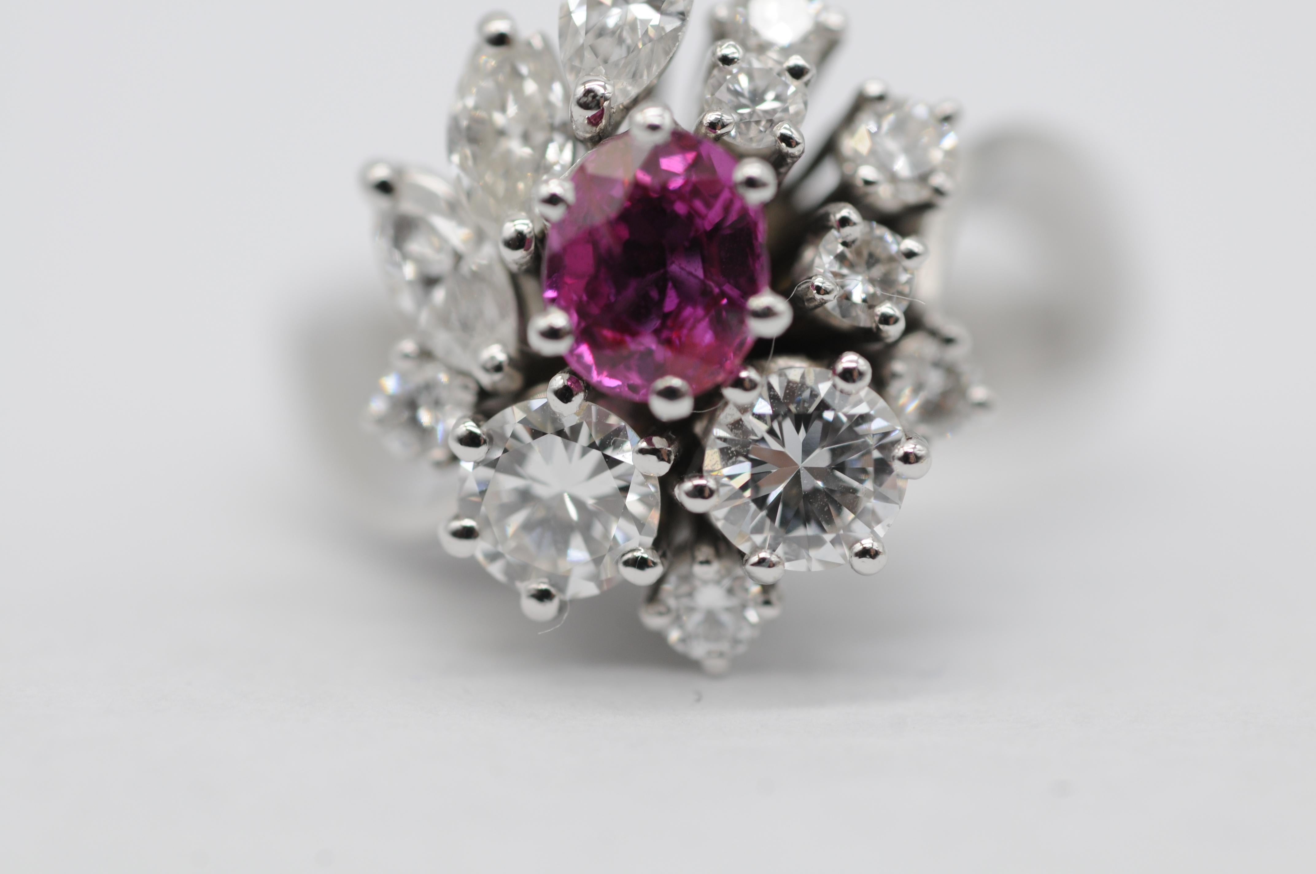 Bague en 18K avec un rubis naturel de 0,50ct, 12 diamants (D-F, VVS-VS), Design Timeless en vente 10