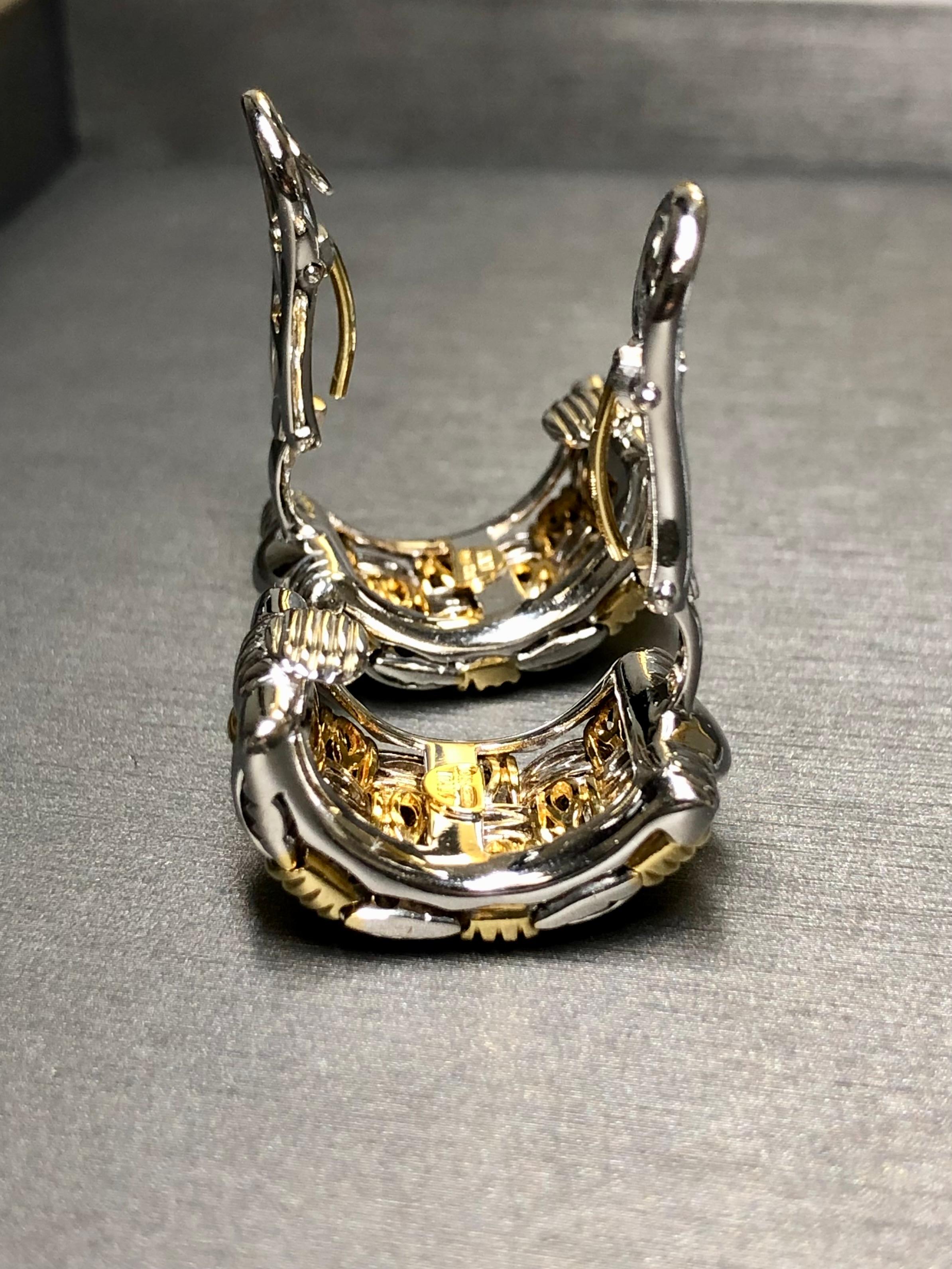 18K ROBERTO COIN Appassionata Korbgeflecht zweifarbige breite Clip-Ohrringe mit Huggie-Ohrringe im Zustand „Hervorragend“ im Angebot in Winter Springs, FL