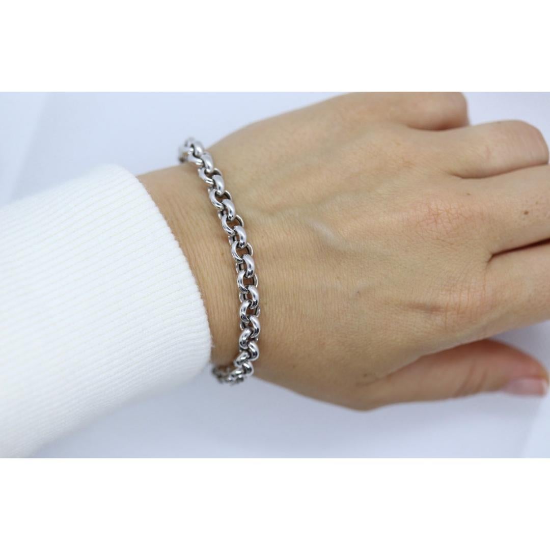 Vintage
Materiali: Oro
Stile della catena: Rolo
Chiusura: Anello a D. A.

Larghezza bracciale: 6,5 millimetri; Lunghezza bracciale: 7,25 pollici

Bracciale bellissimo e molto raro. Oro bianco 18 carati prodotto da OTC in Italia. Funziona benissimo