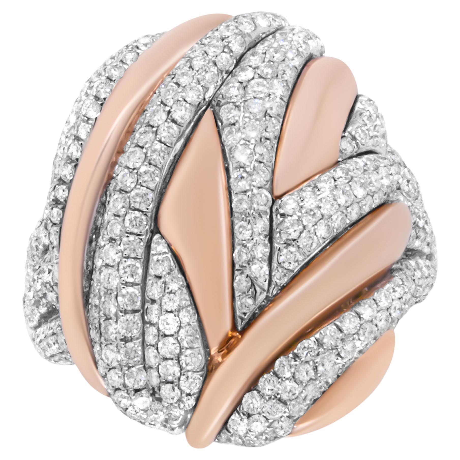 Anello da cocktail in oro rosa e bianco 18K con diamante da 1 7/8 carati e cupola in oro strutturato