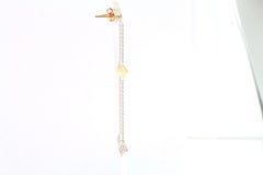 Orecchino pendente in oro rosa e bianco con diamante da 0,53 carati