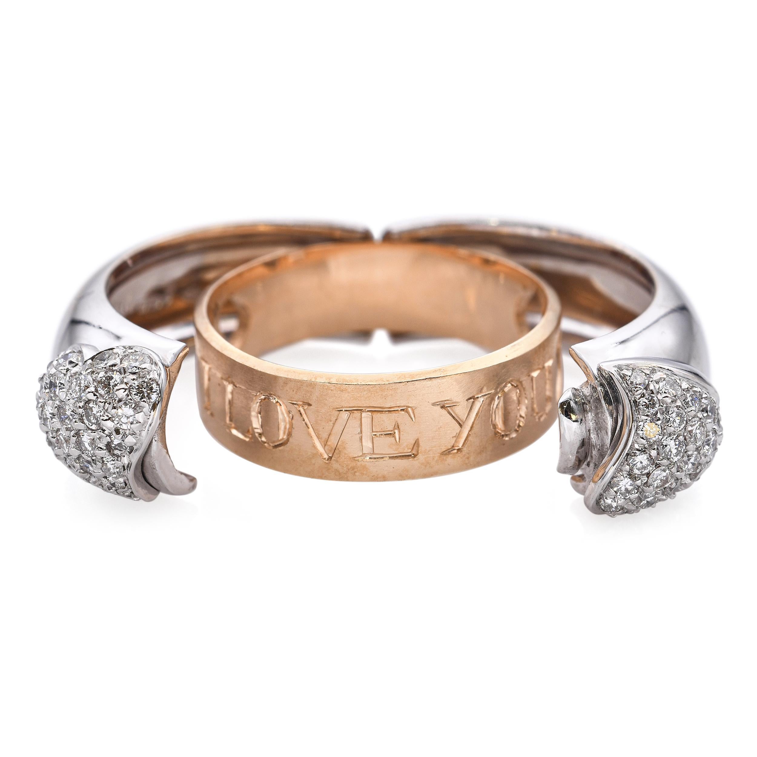 Bague à message caché en or rose et blanc 18k sertie de diamants. La bague présente un design complexe en or bicolore, avec des diamants étincelants accentuant l'élément dissimulé. À l'intérieur, la pièce révèle un détail de message caché, ajoutant
