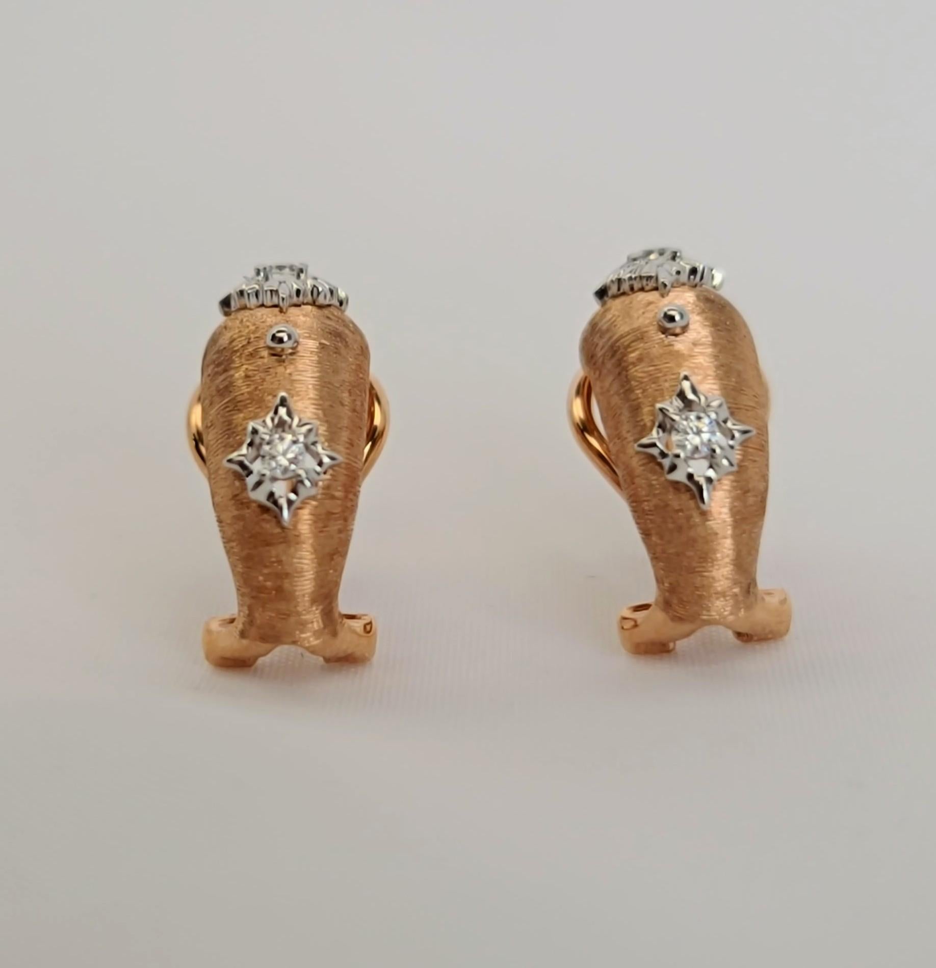 18k Rose and White Gold Earrings with Diamonds Casual Modern Florentine Finish In New Condition In Hong Kong, HK