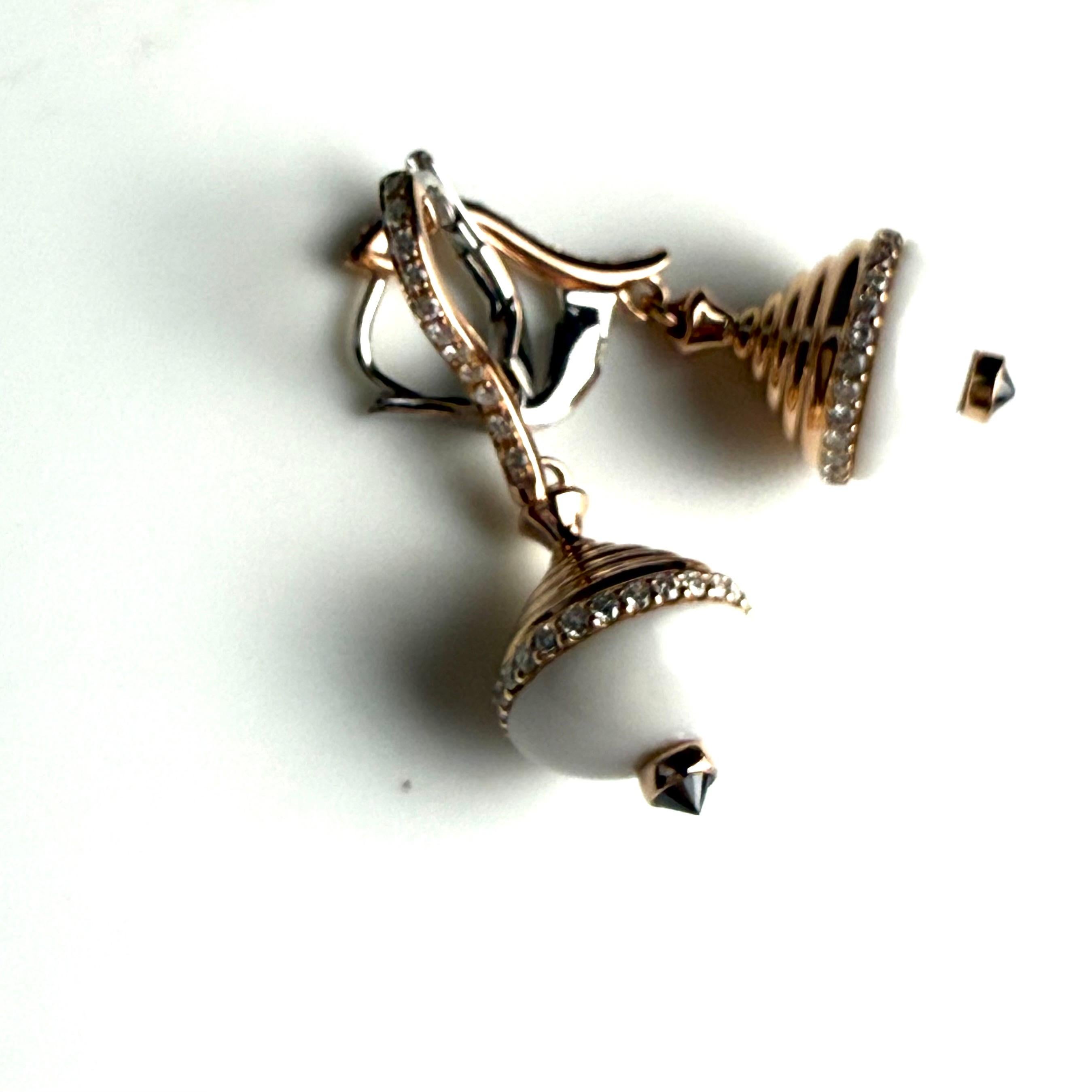 Orecchini a goccia con diamante smaltato in oro rosa e bianco 18K da 1,70 carati, 1,30 pollici in vendita 4